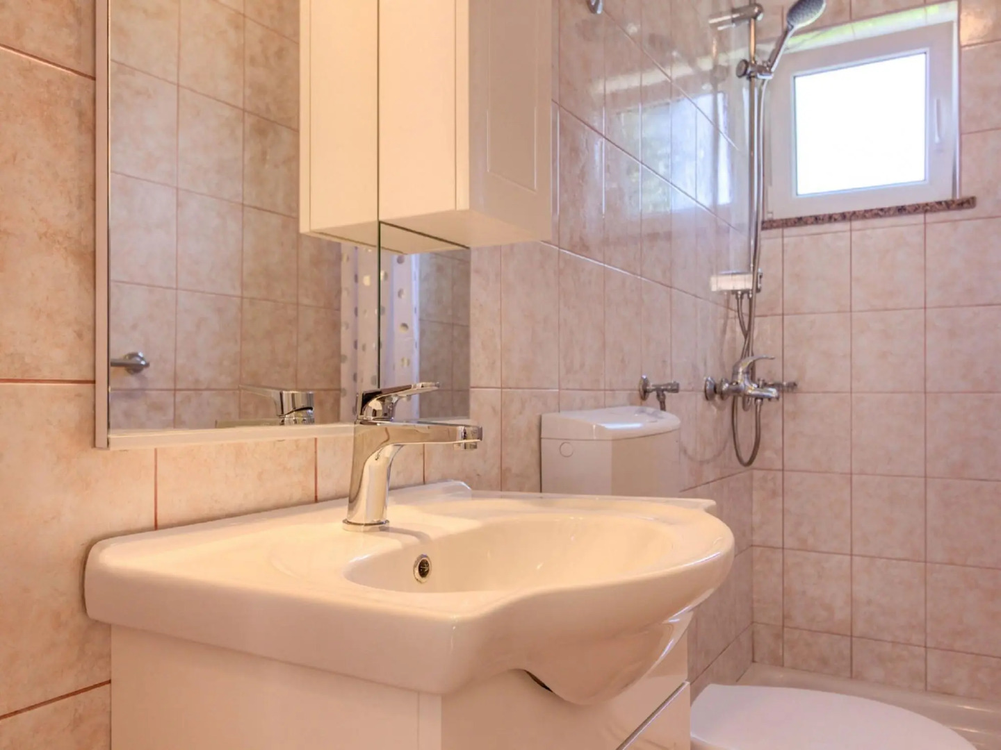 Villa in Peroj With Pool Near Beach