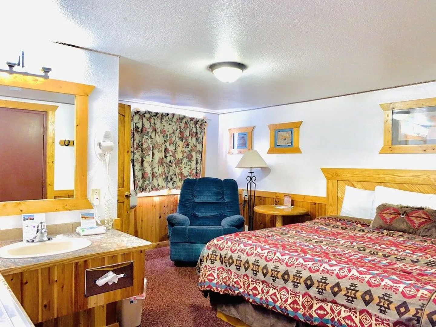 Livingston Inn - Historic