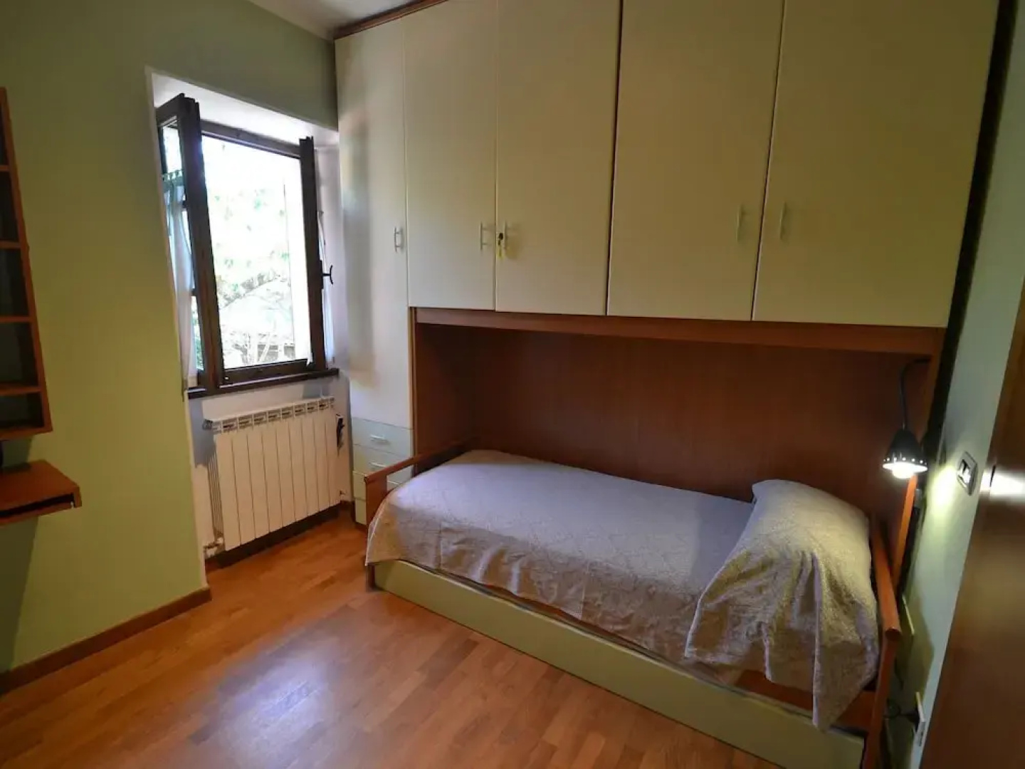 Lovely Farmhouse in Castiglione di Garfagnana with Hot Tub