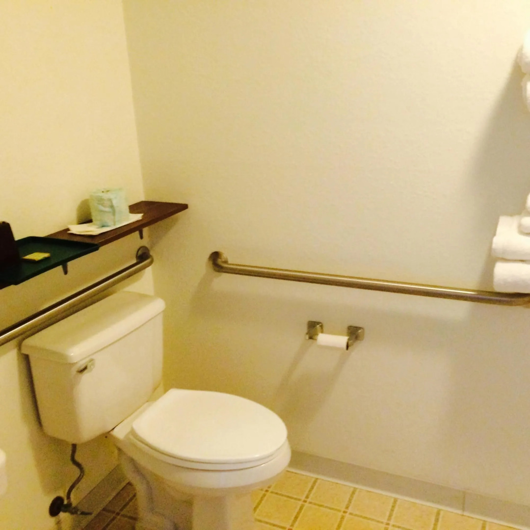 Motel 6 Saukville, WI