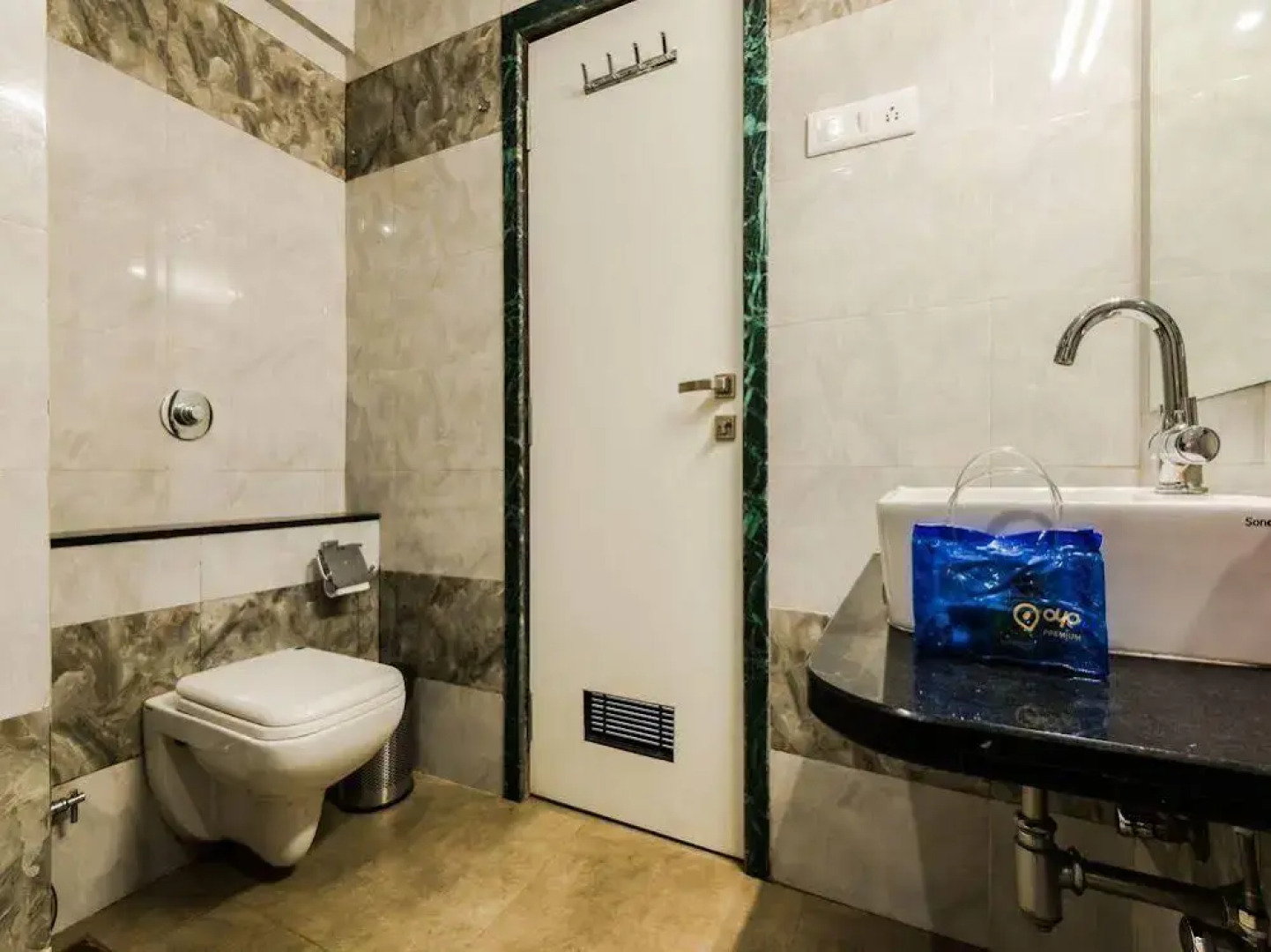 OYO Premium Lonavala Old Highway