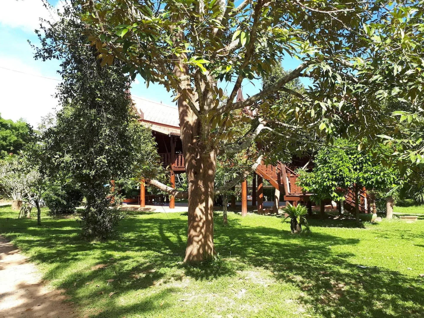 Baan Suansabaijai Resort
