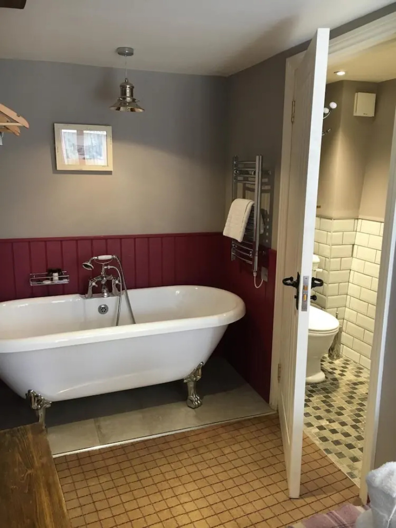 The Golden Pheasant Hotel