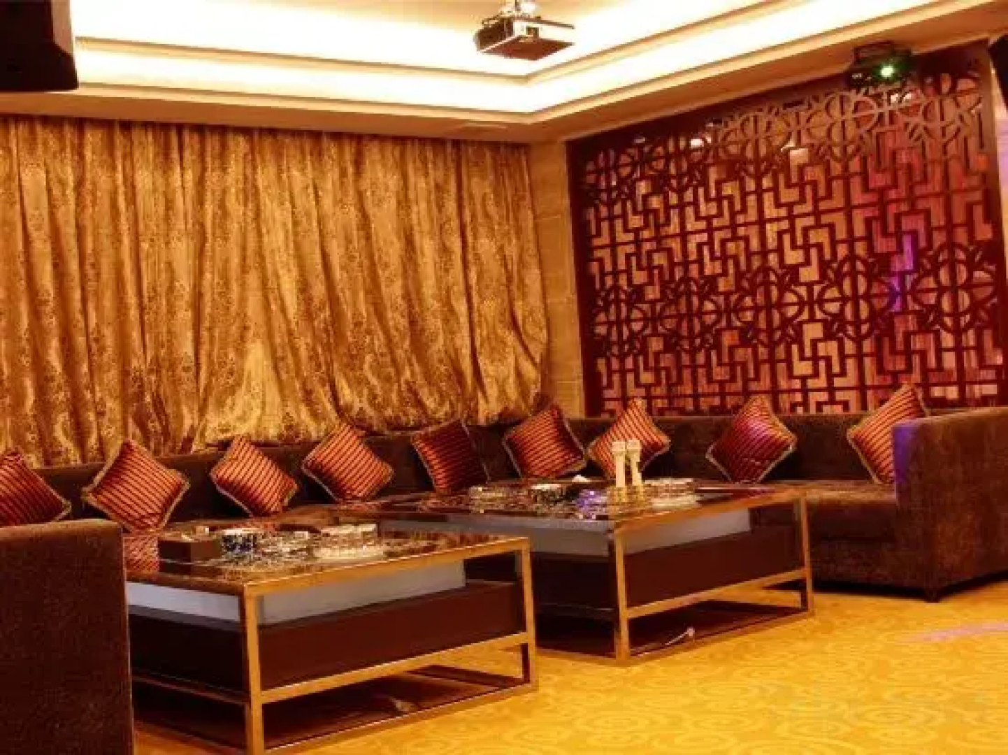 Haining Holiday International Hotel