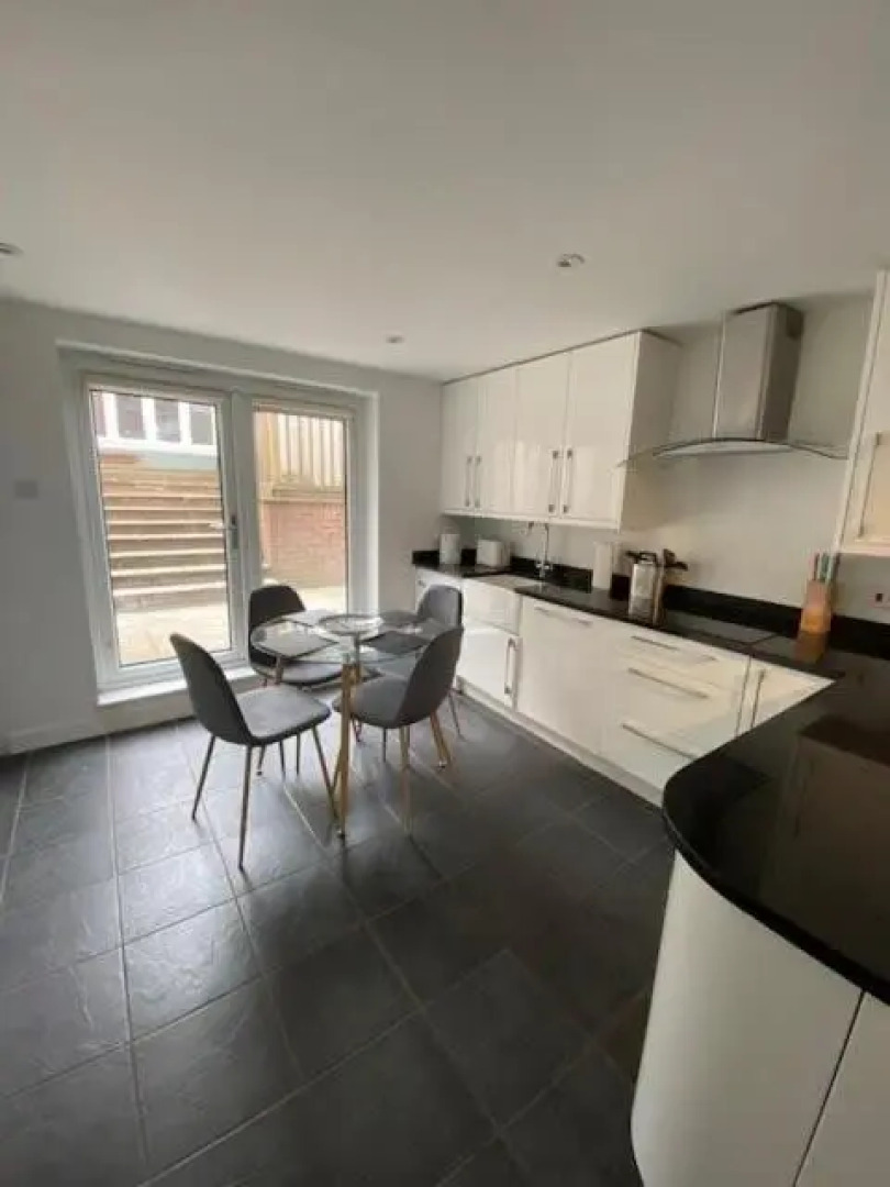 Stunning 2 bedroom cottage with Garden Office