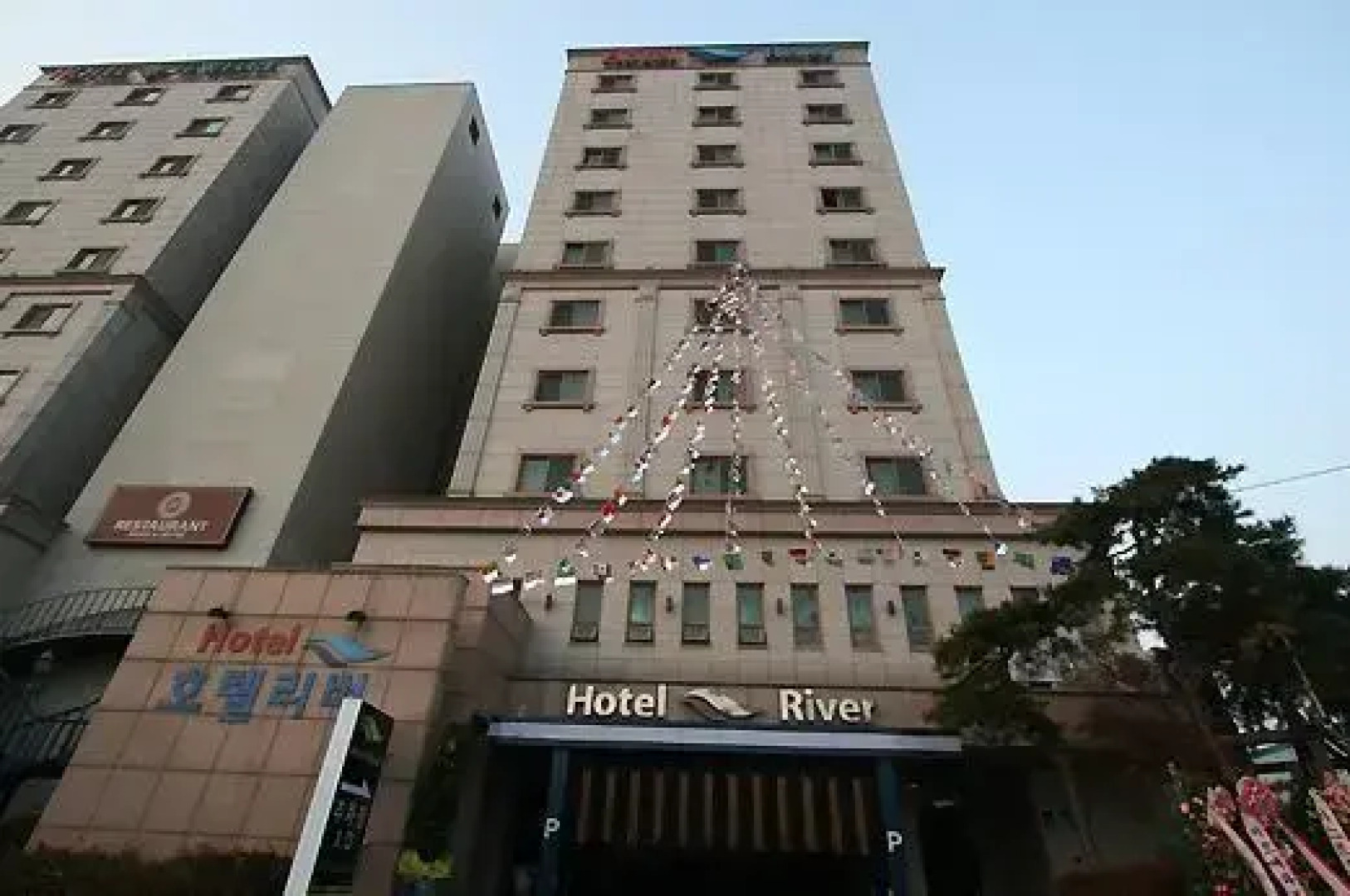Hotel River