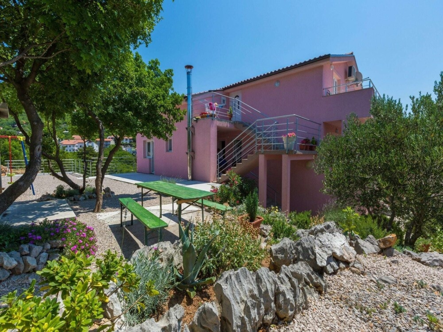 Spacious House Apartment With Swimming Pool & Sea View