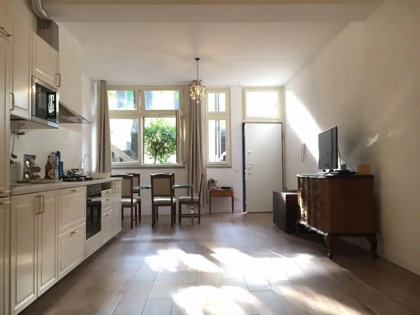 Elegant Flat 15 min From the Center of Milan