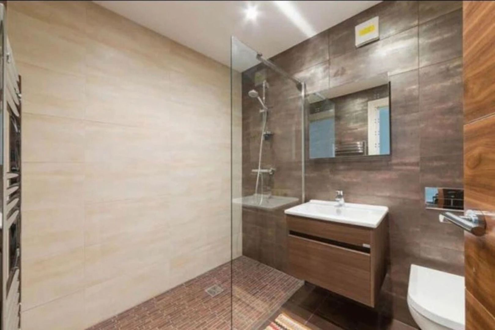 Mono Luxe Villa in Newcastle Upon Tyne