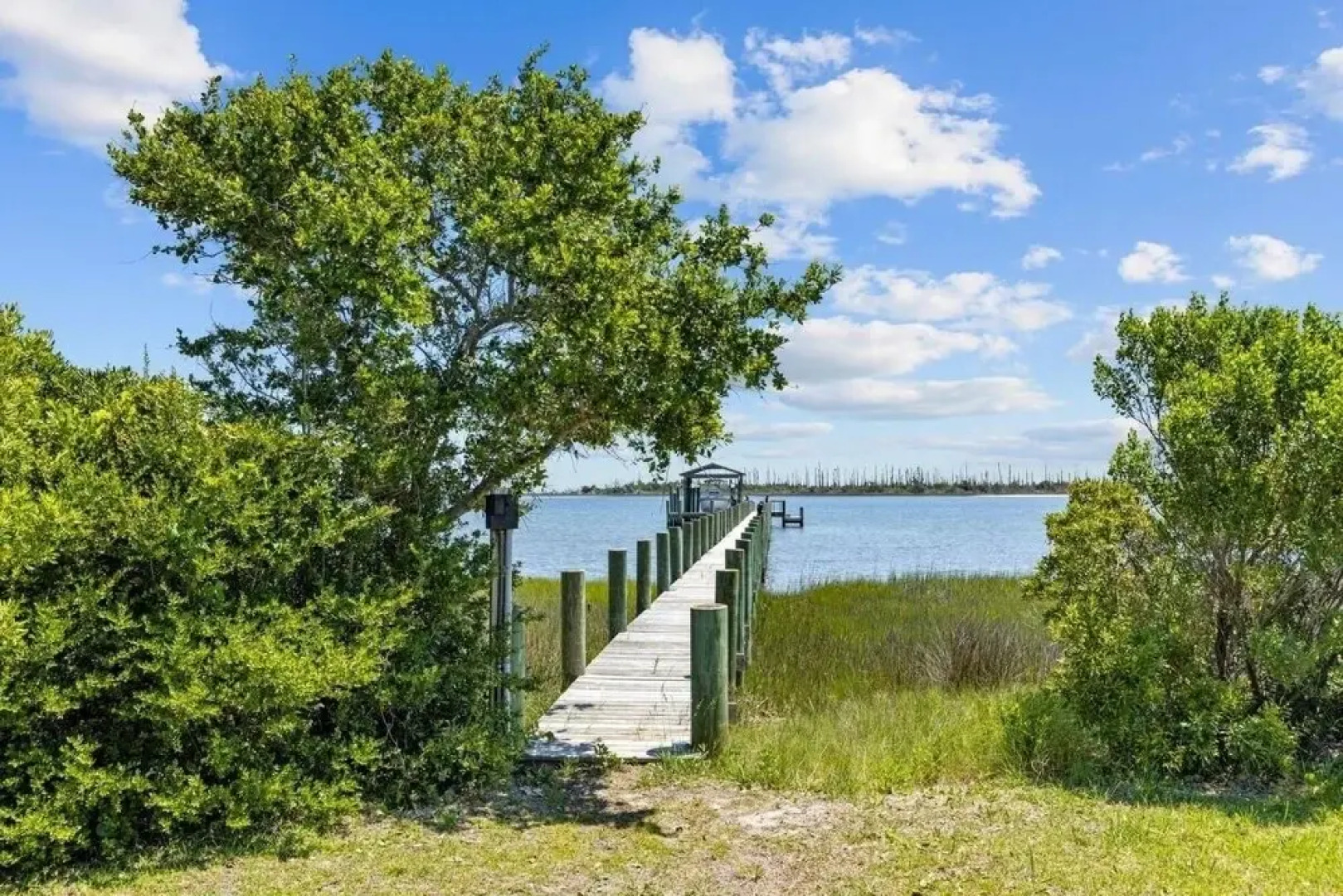 Sunrise Sound Cottage 3 Bedroom Home by RedAwning