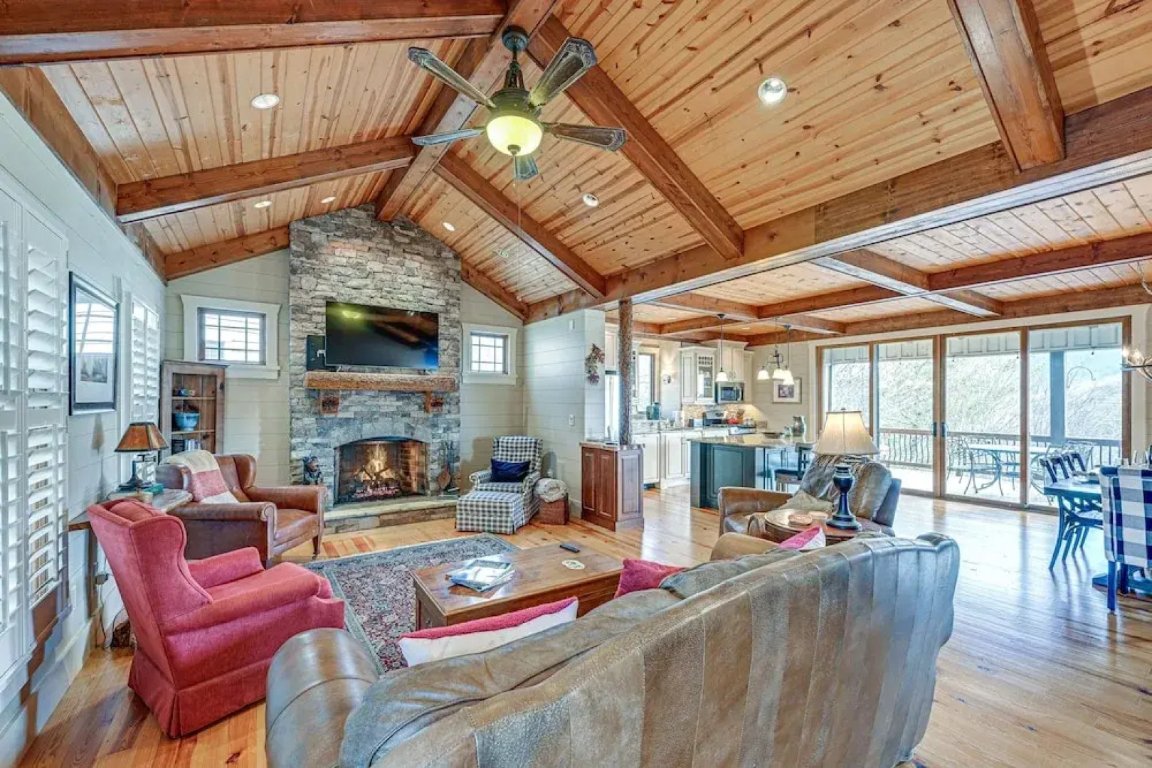 Mountain-view Georgia Cabin w/ 2 Decks