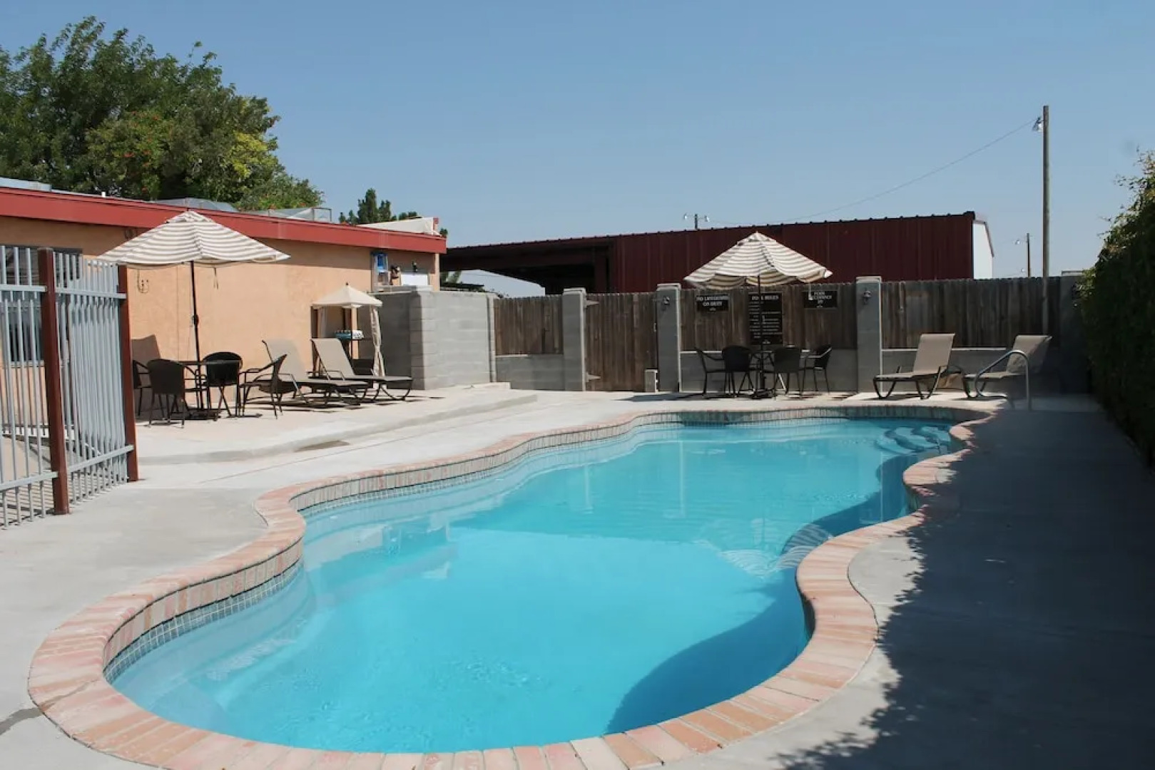 Adobe Rose Boutique Inn