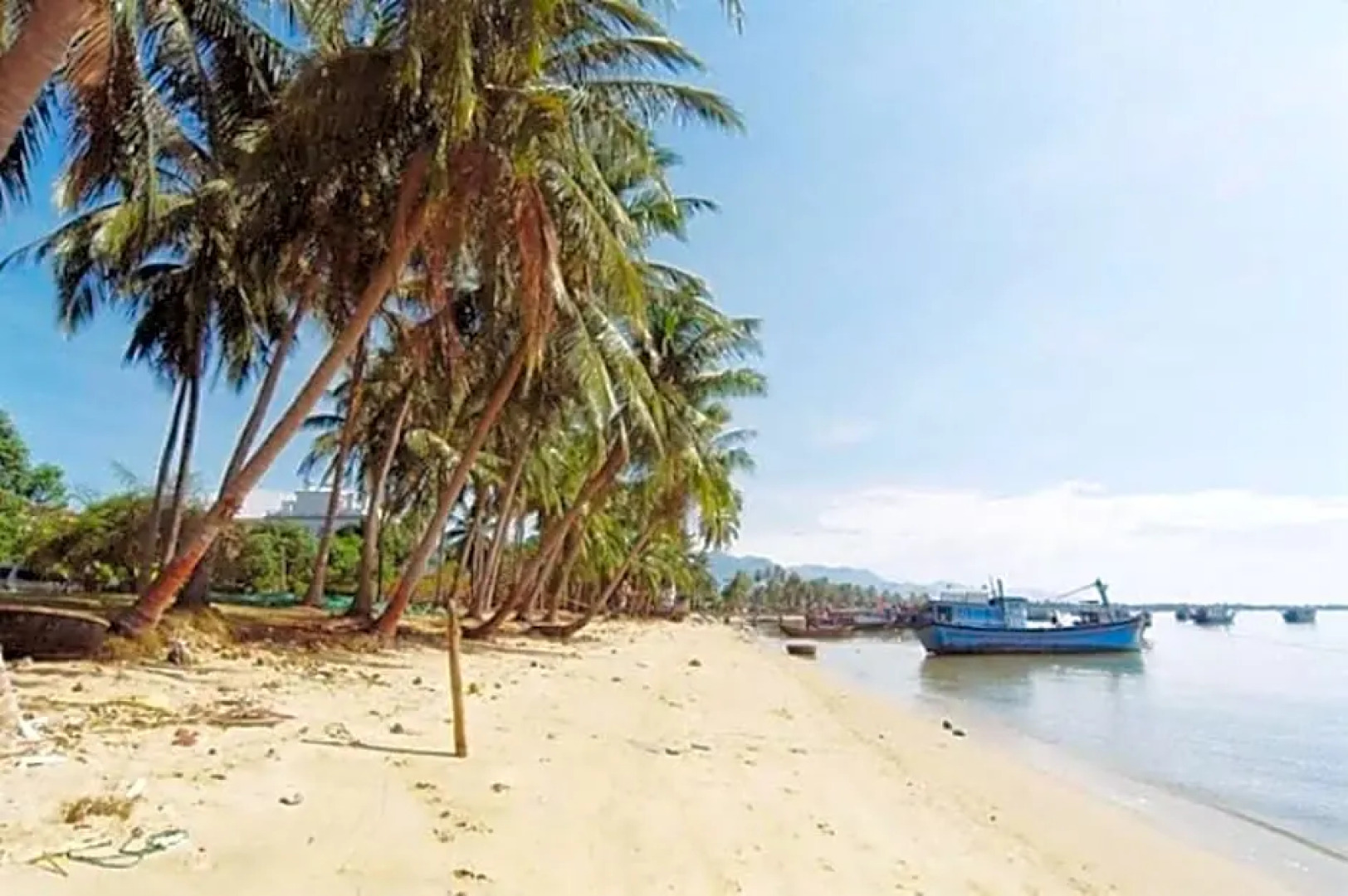 Lê Tùng Hotel - Vạn Giã