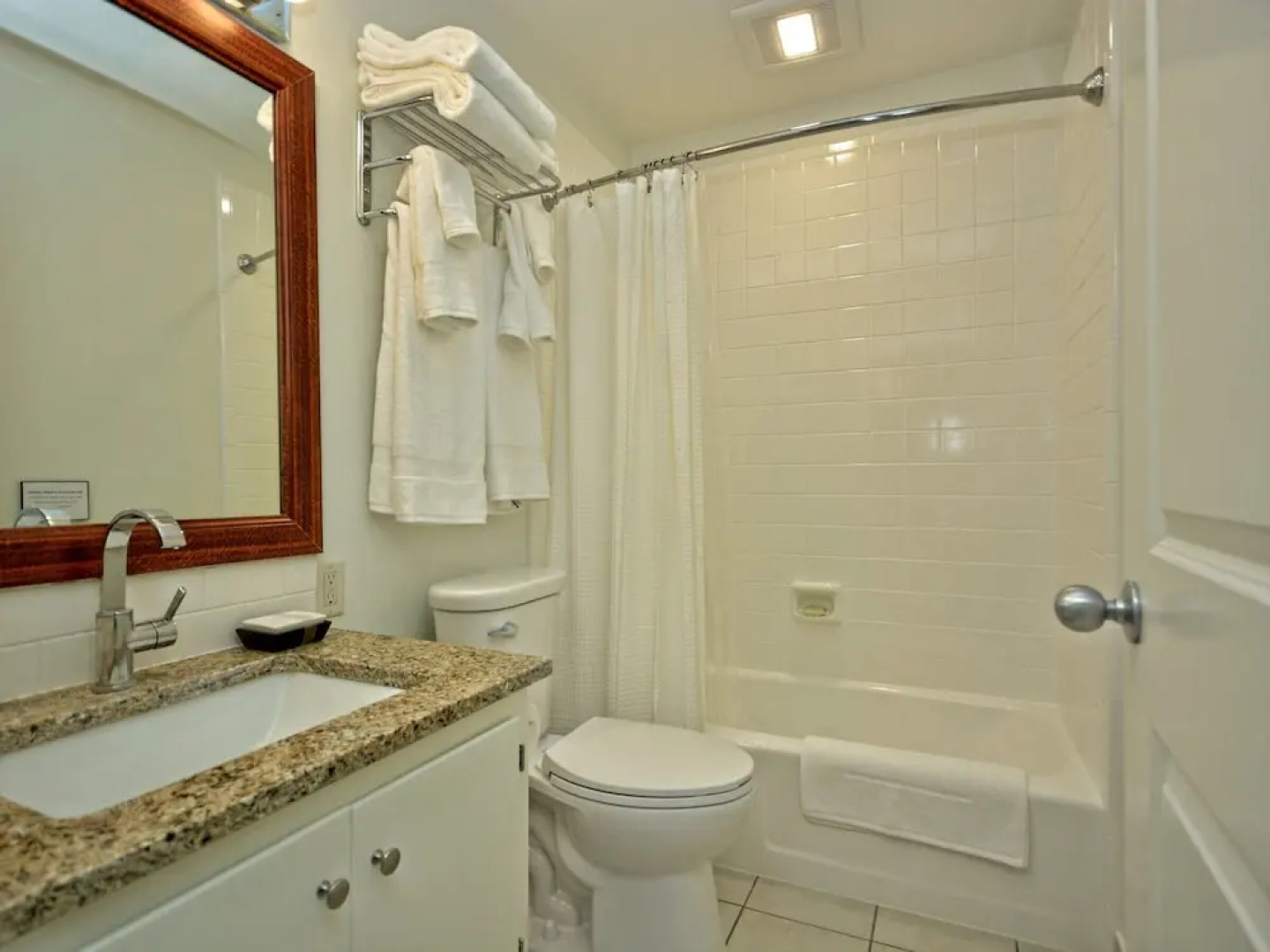 5BR 3 5BA Hill Country Lake Home by RedAwning