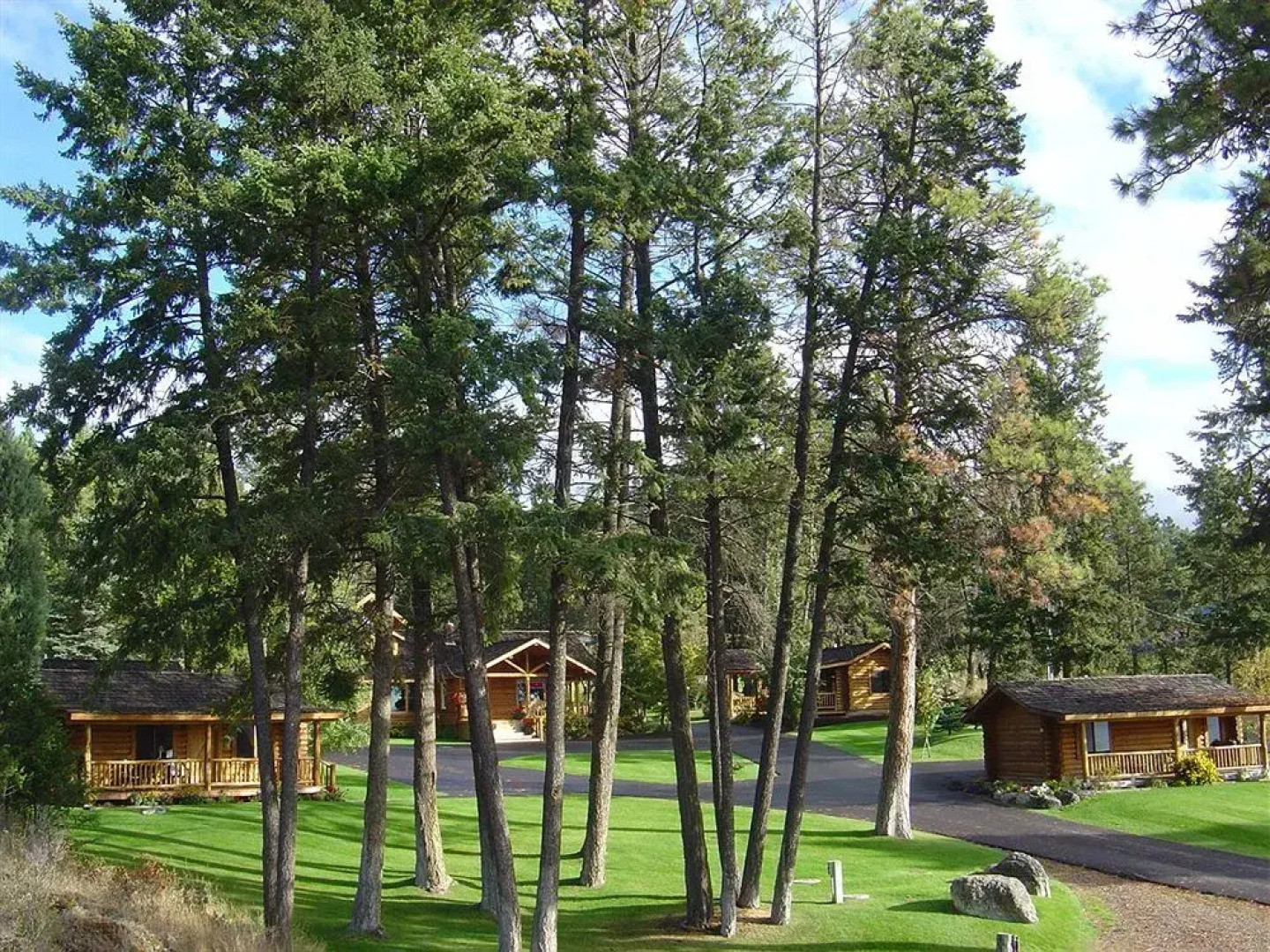 Somer's Bay Log Cabin lodging