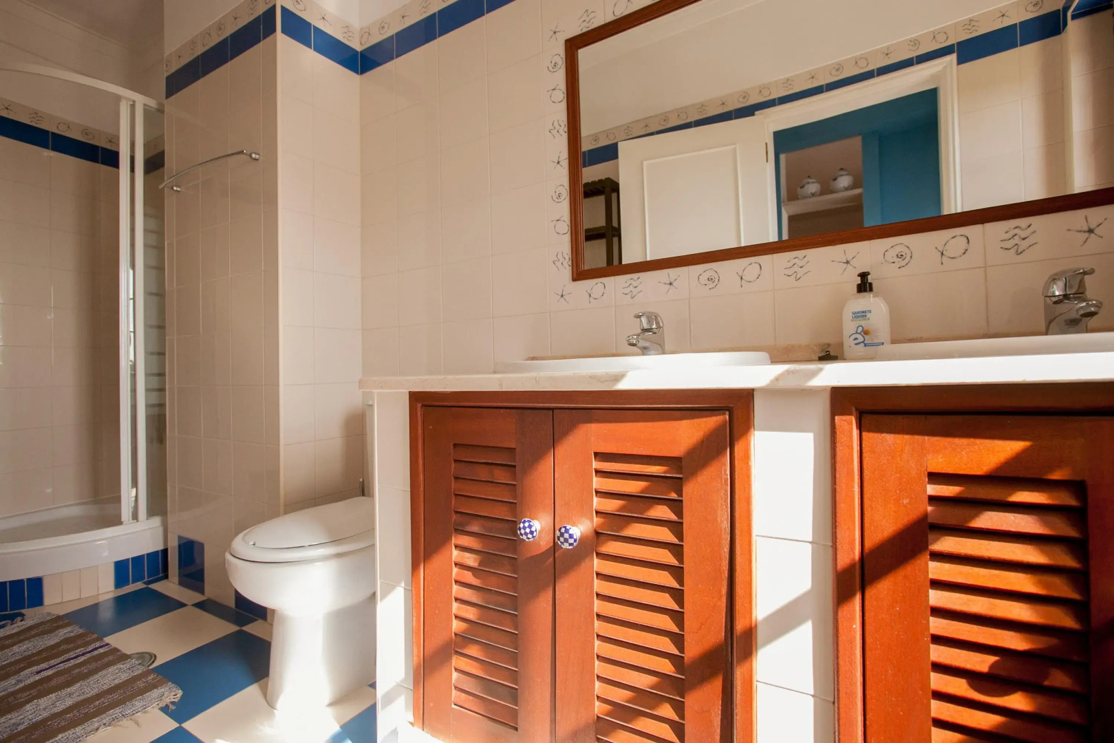 Ericeira Chill Hill Hostel & Private Rooms - Peach Garden