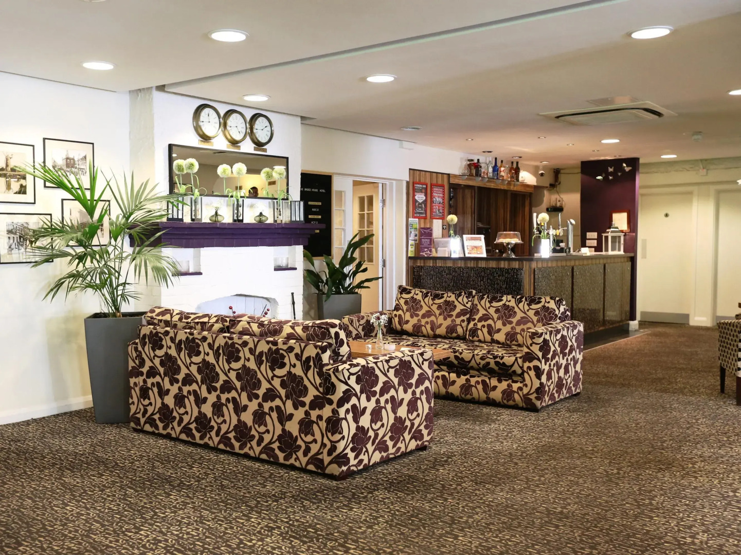 OYO The Bridge House Hotel