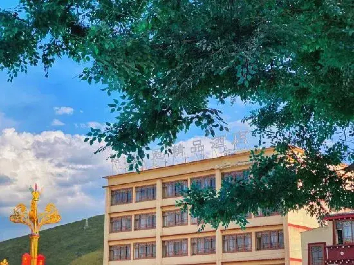 Crown Boutique Hotel