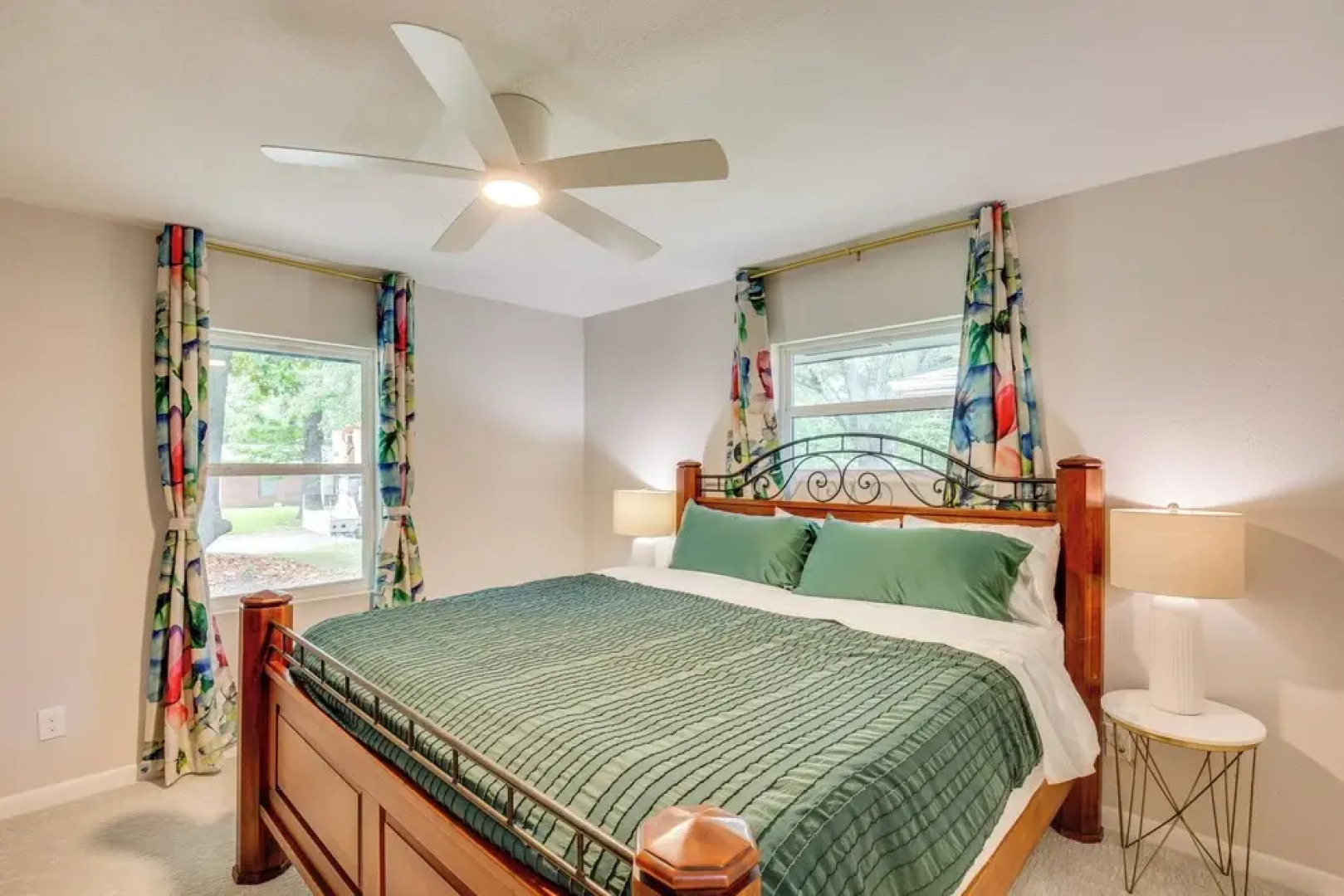 Away in Paris Retreat w/ Workspace, 2 Mi to Dtwn