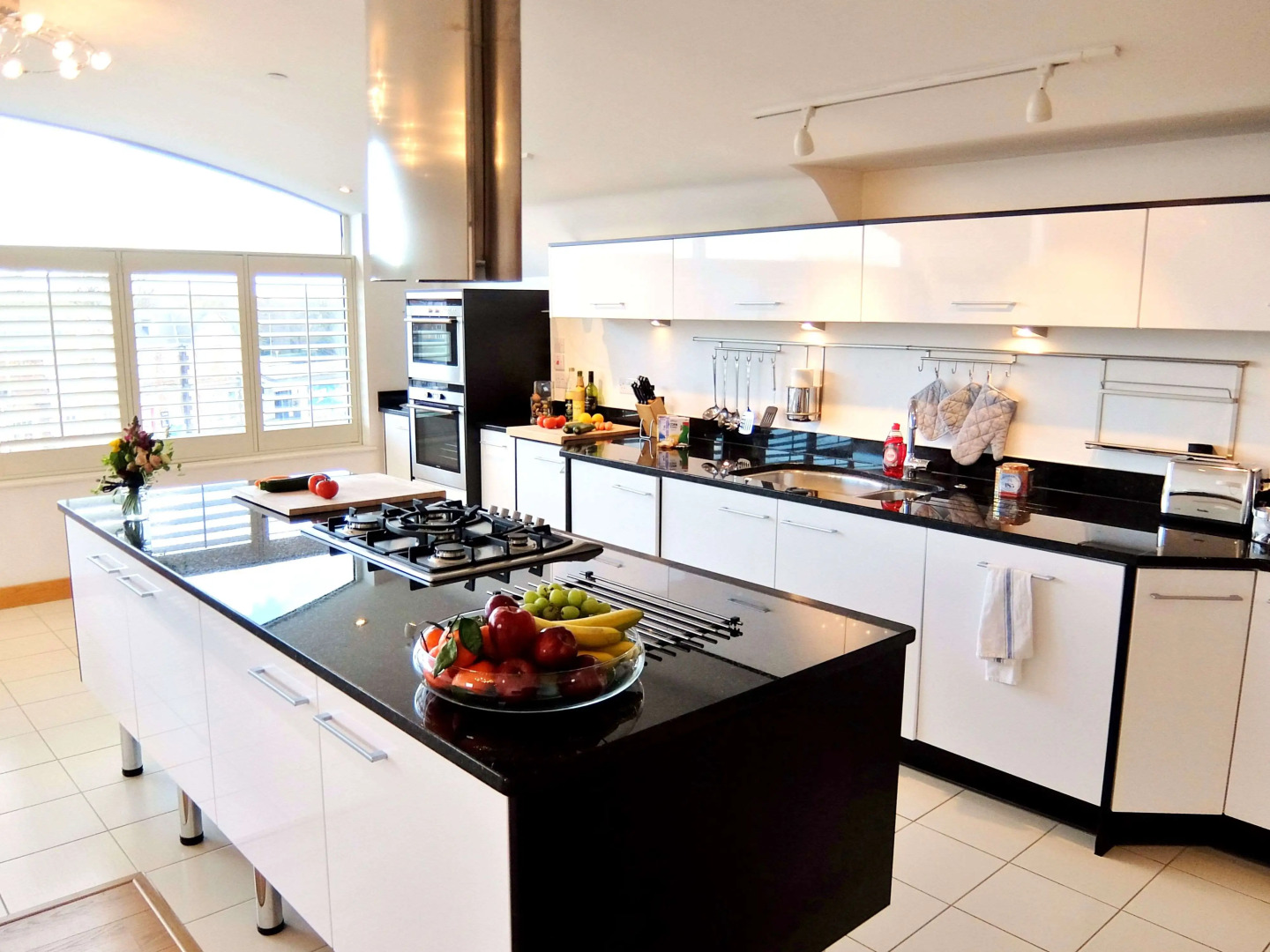 Hampton Court Palace View by Vantage Apartments