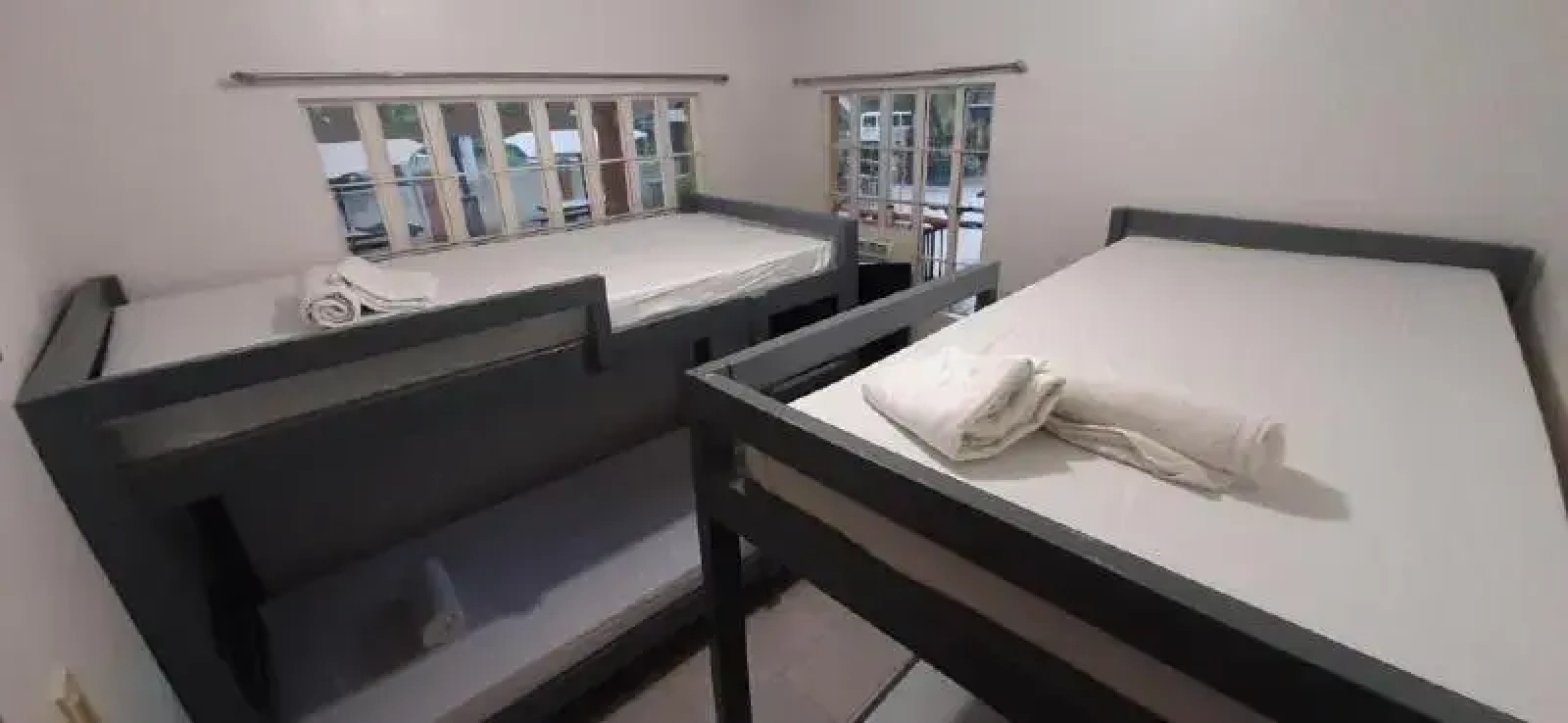 RedDoorz Hostel @ Ragsak Kamp Beach Resort