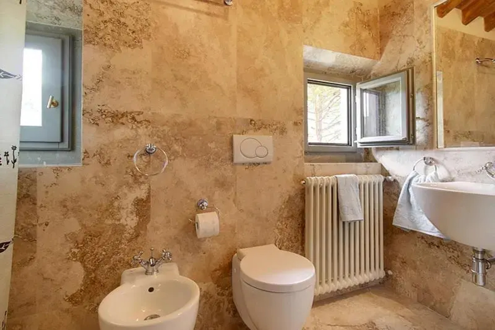 Casaglia 2 · Apartment With Shared Pool