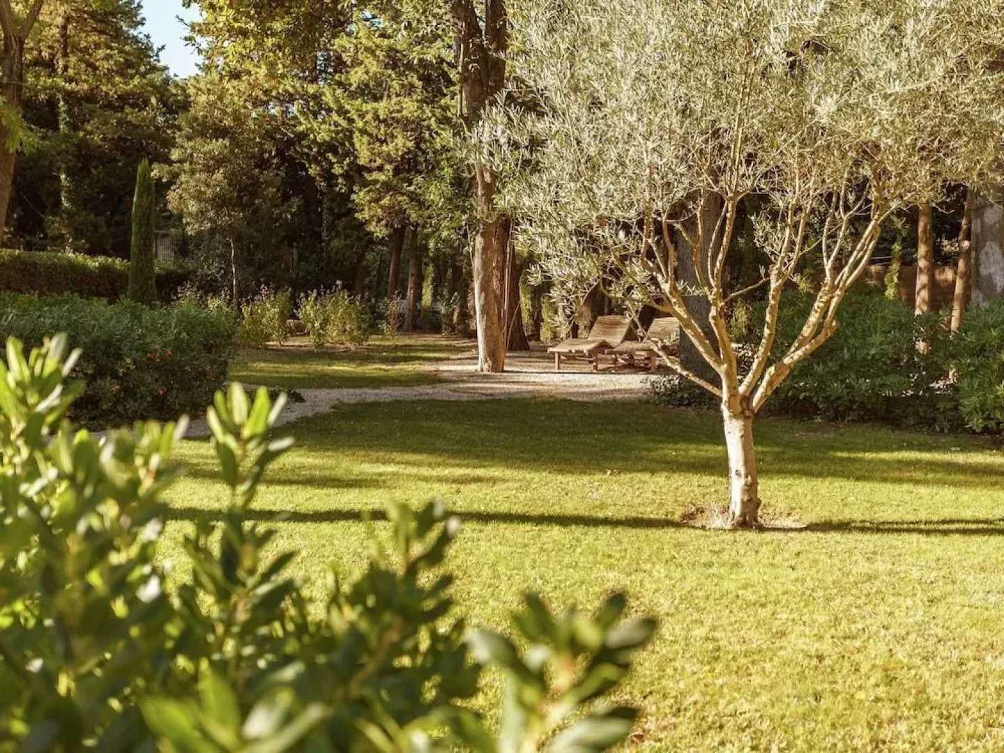 Spacious Castle in Jonquières With Swimming Pool