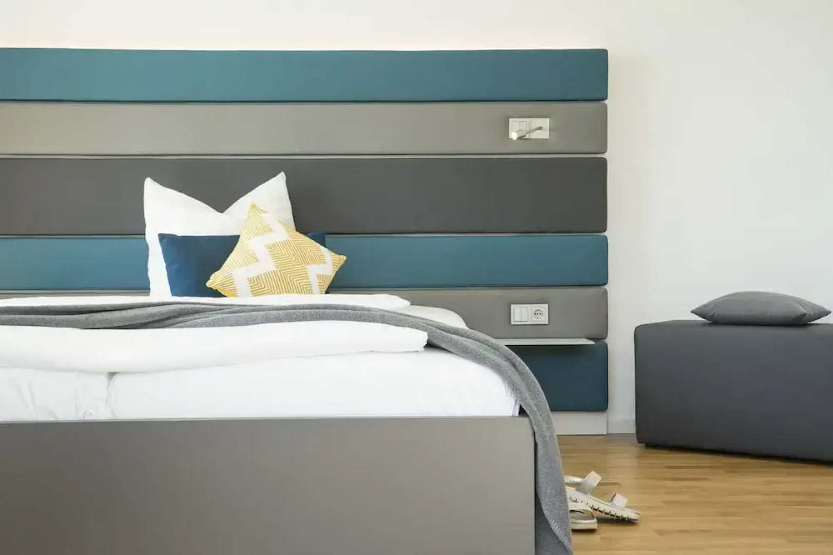 7 Hotel & Boardinghouse