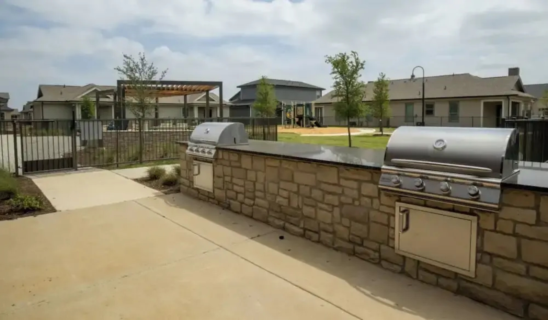 Landing Apartments Waller