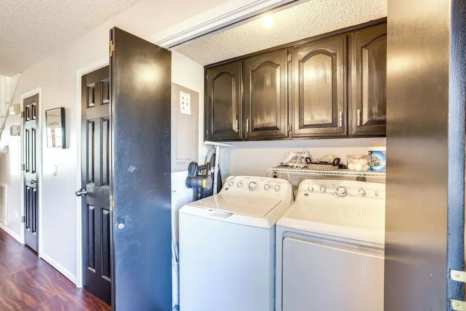 Holiday Island Escape w/ Panoramic Lake Views