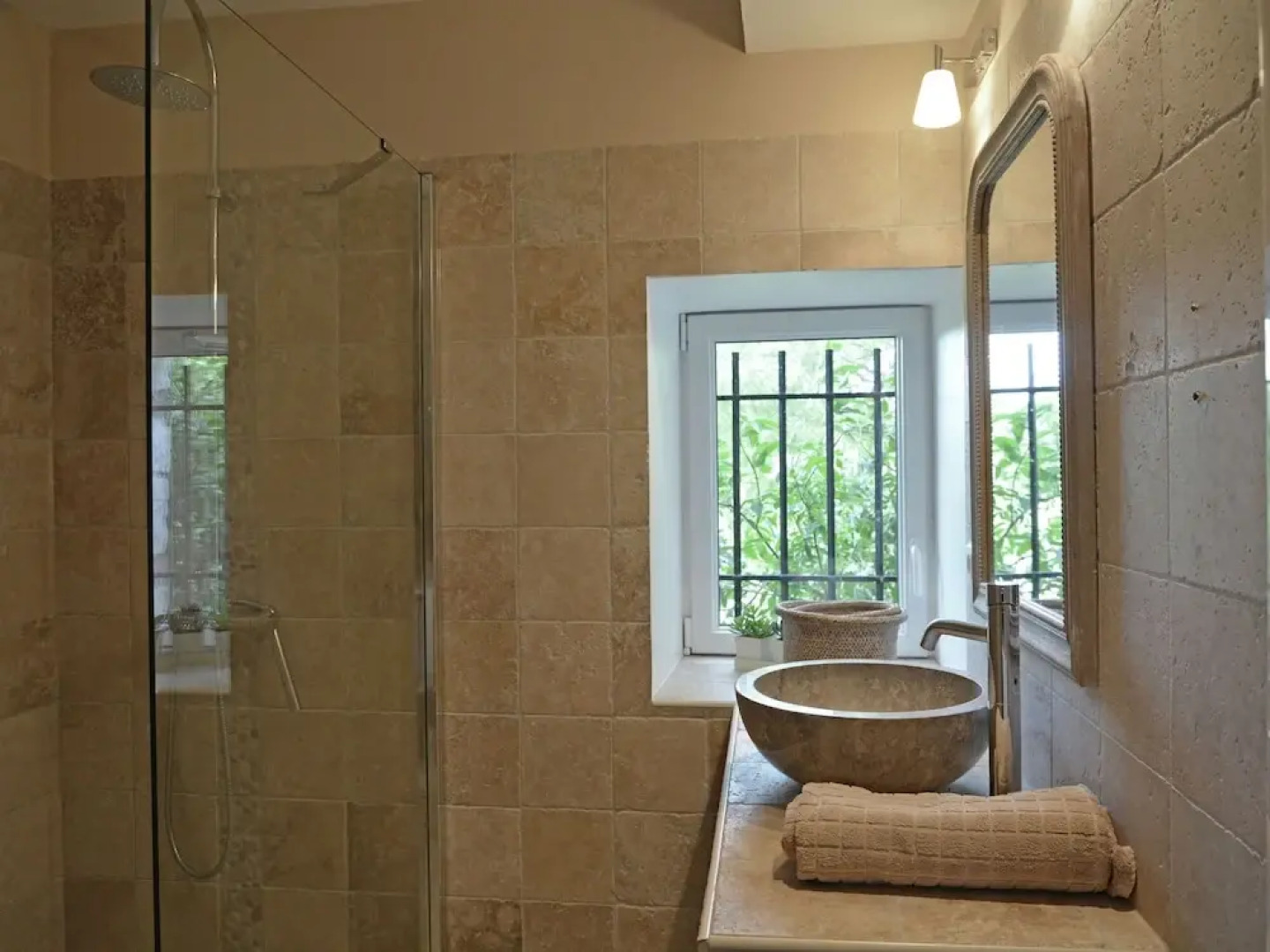 Spectacular Villa in Viols-en-laval With Swimming Pool