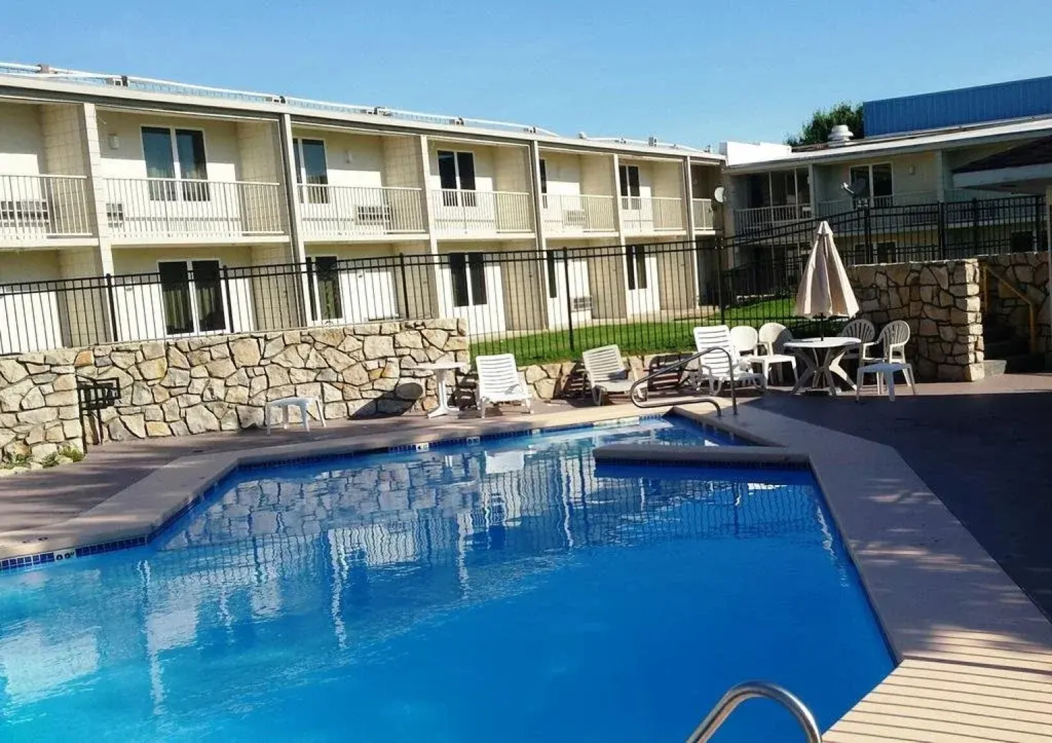 Countryside Suites Kansas City Independence I-70E Sports Complex Hotel