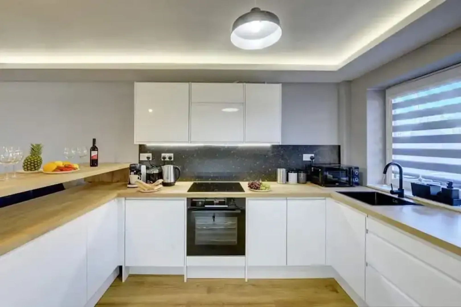 Stylish 2 bed House With Parking in Rugby