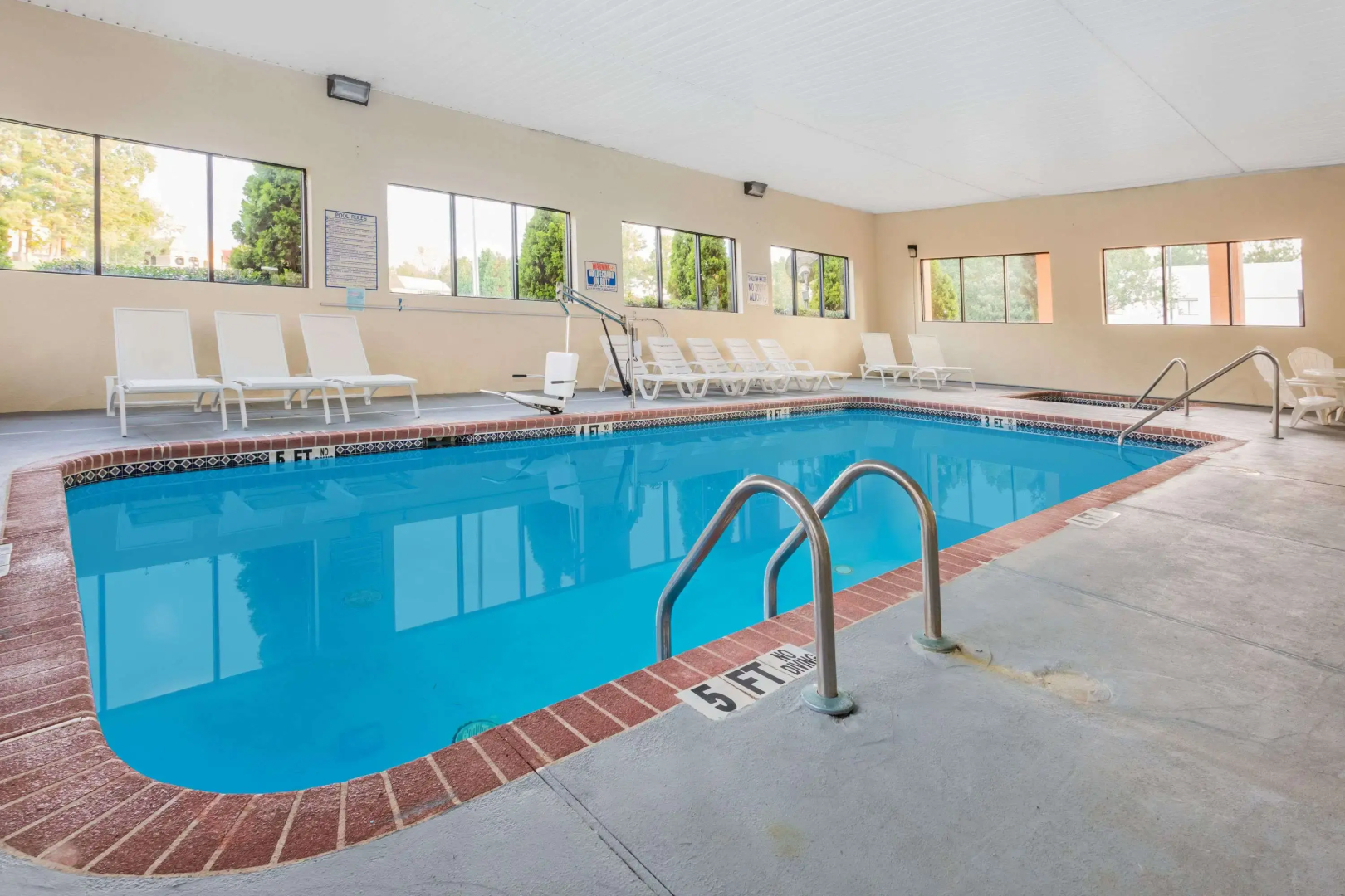 Days Inn & Suites by Wyndham Peachtree Corners/Norcross