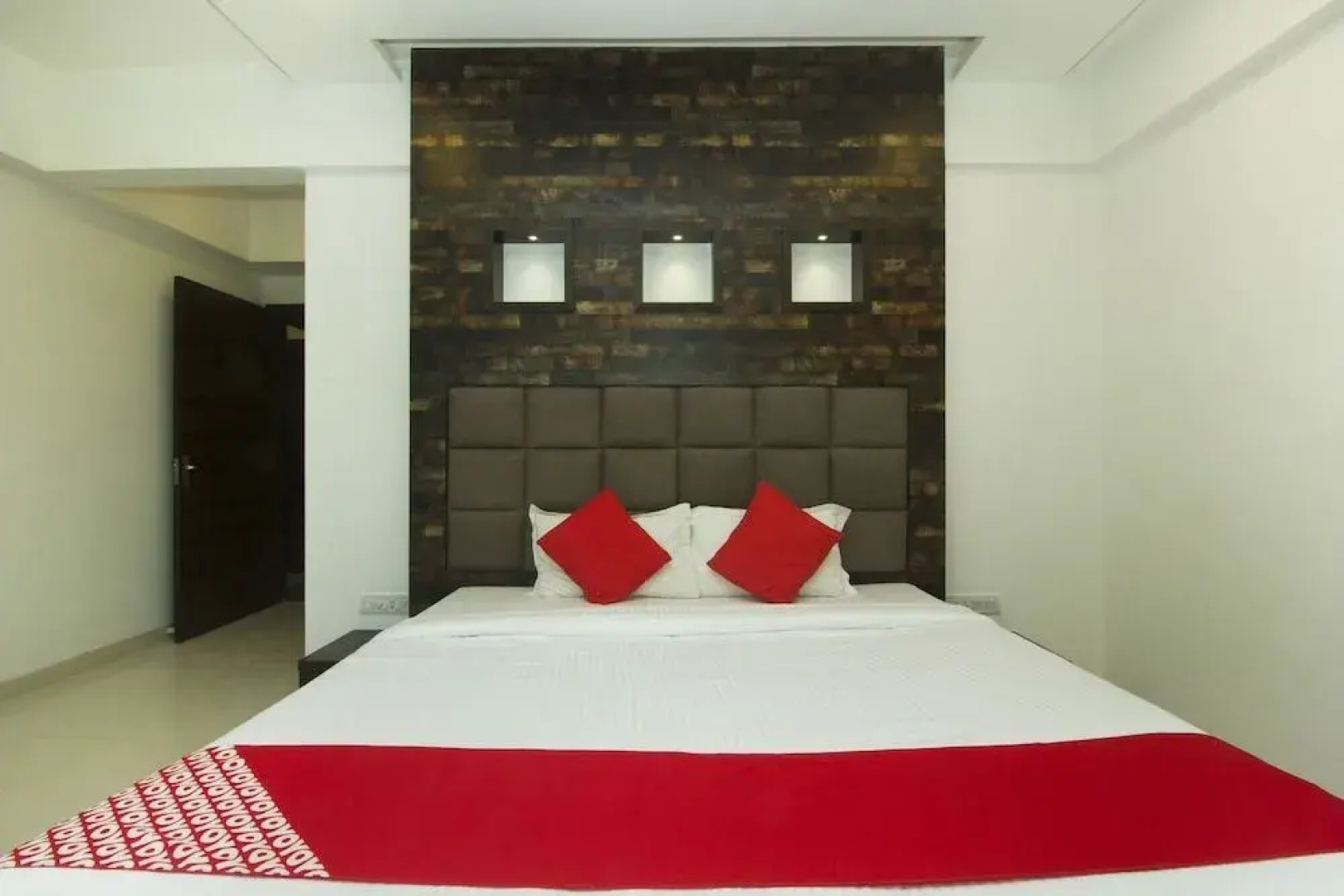 Blue Roof Sea Side By OYO Rooms