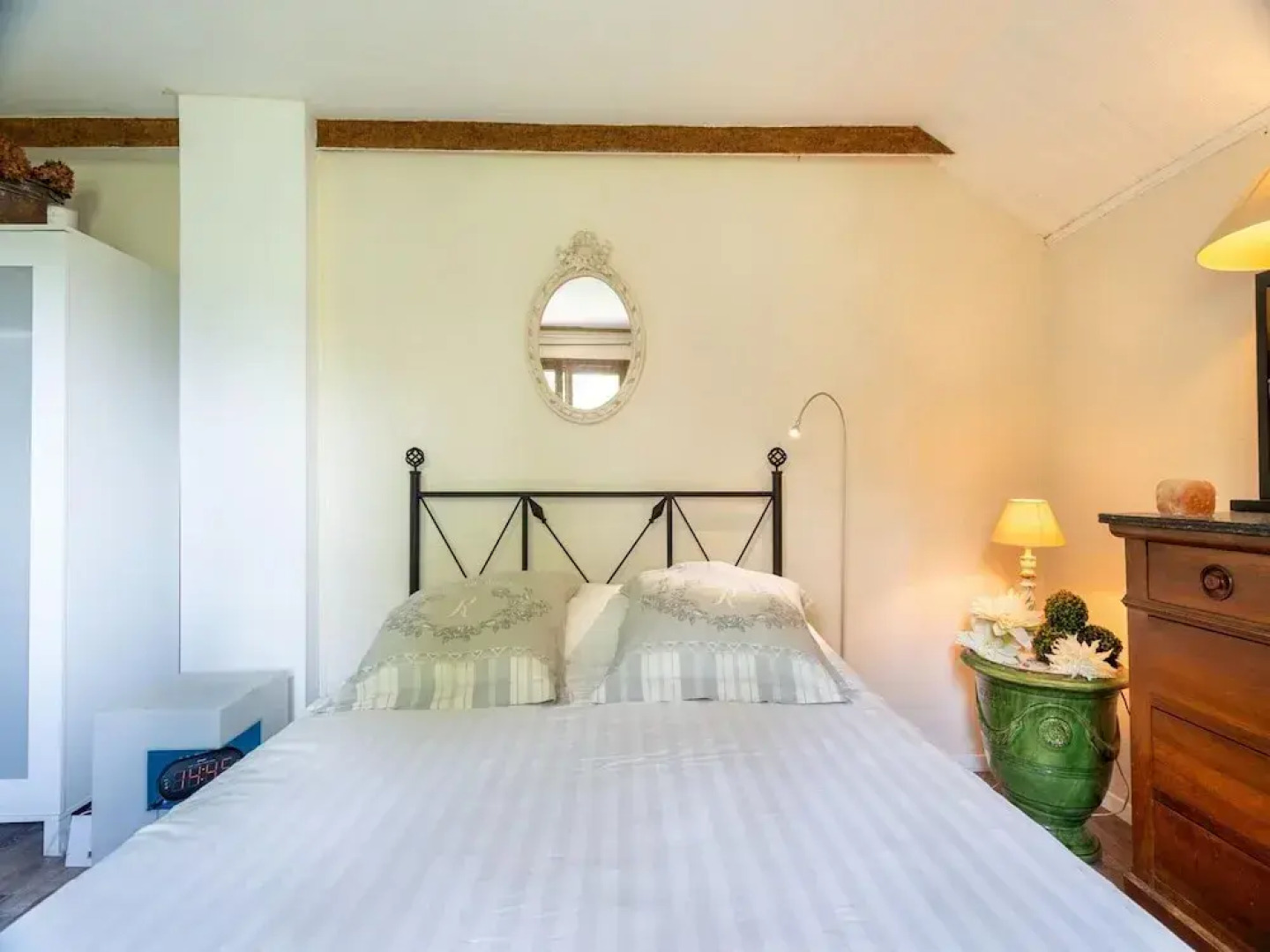 Majestic Holiday Home in Laroque With hot tub