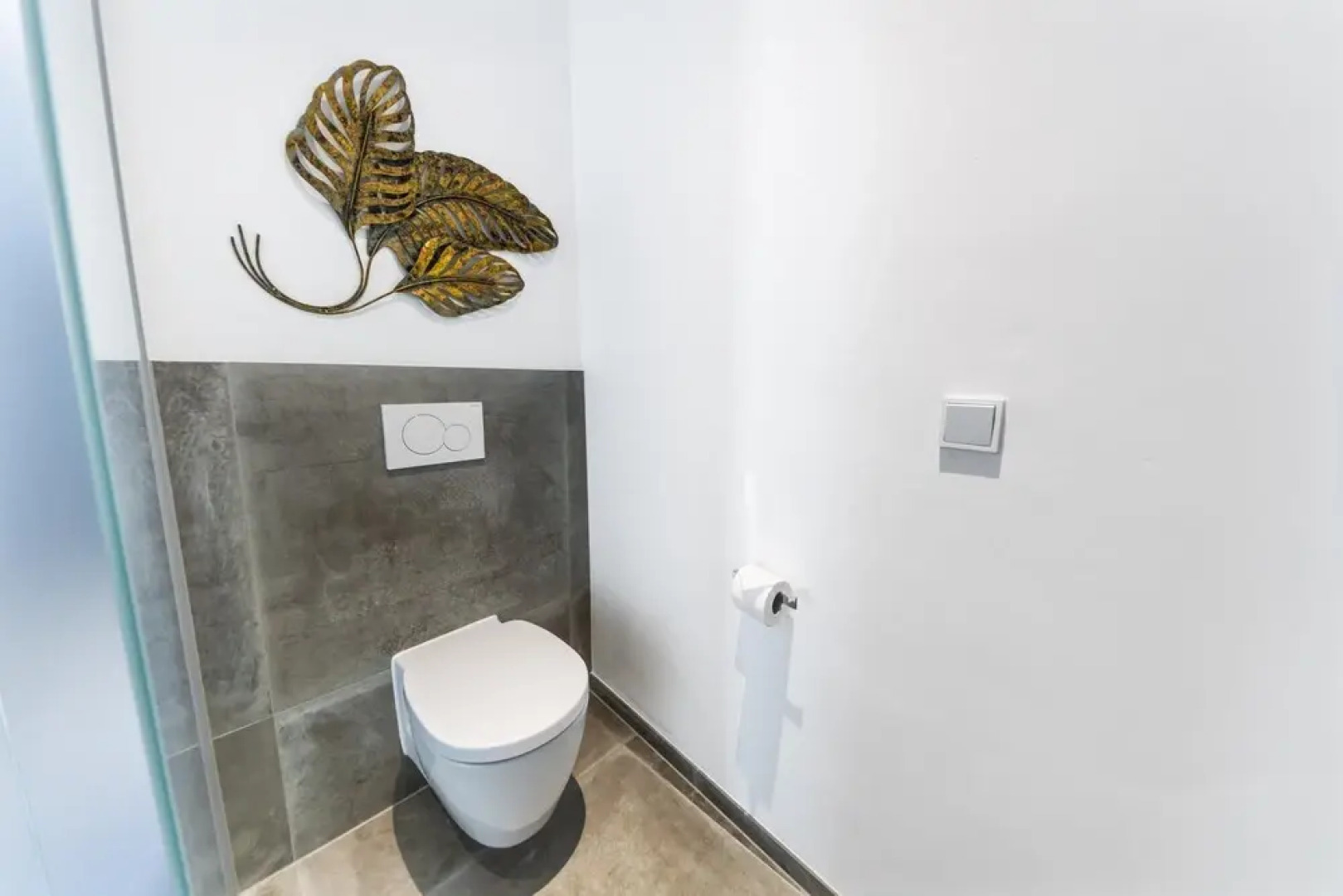 Deluxe Apartment Art Collection With King Bed and Air Conditioning