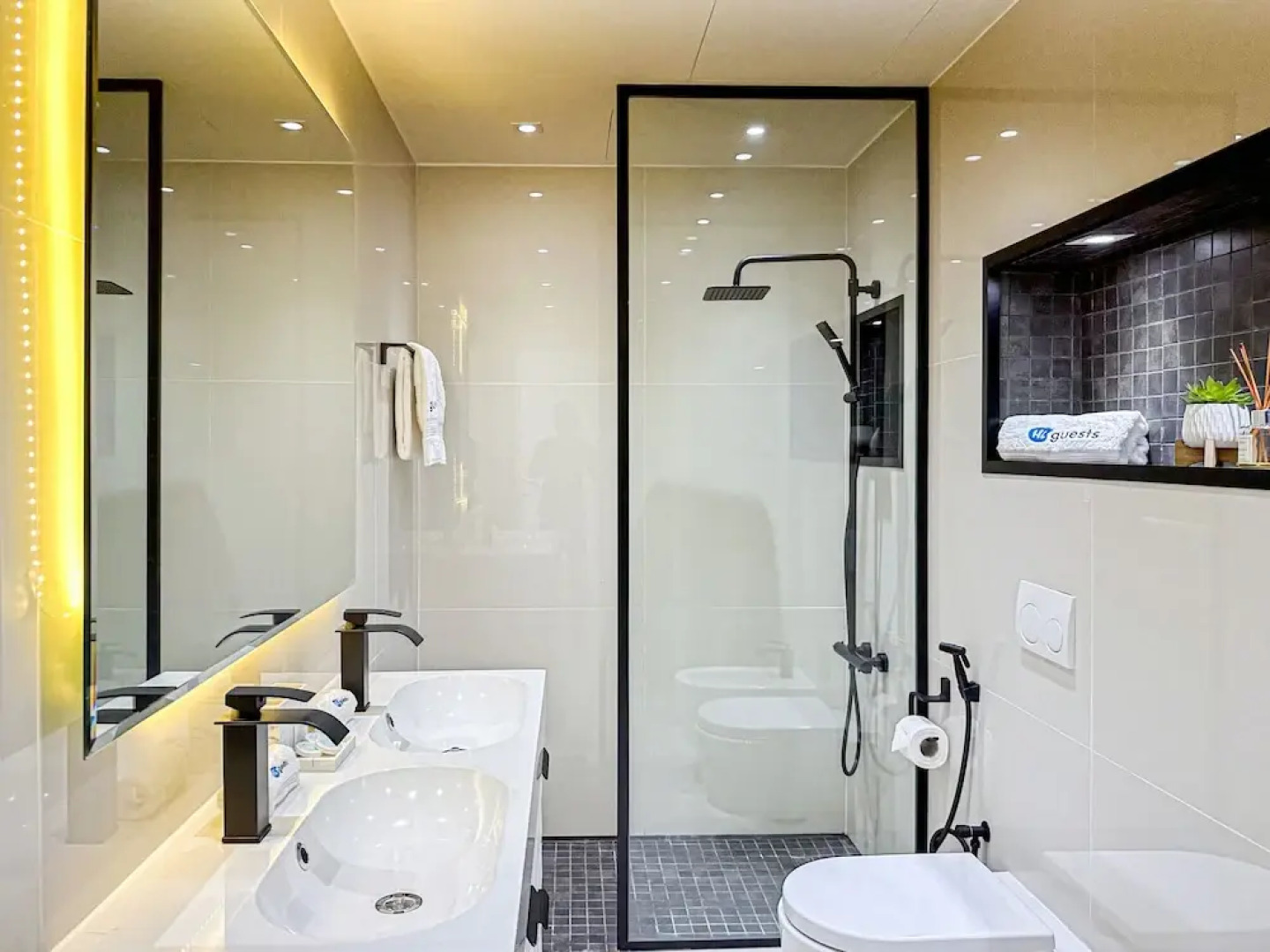 HiGuests - The Marina Torch