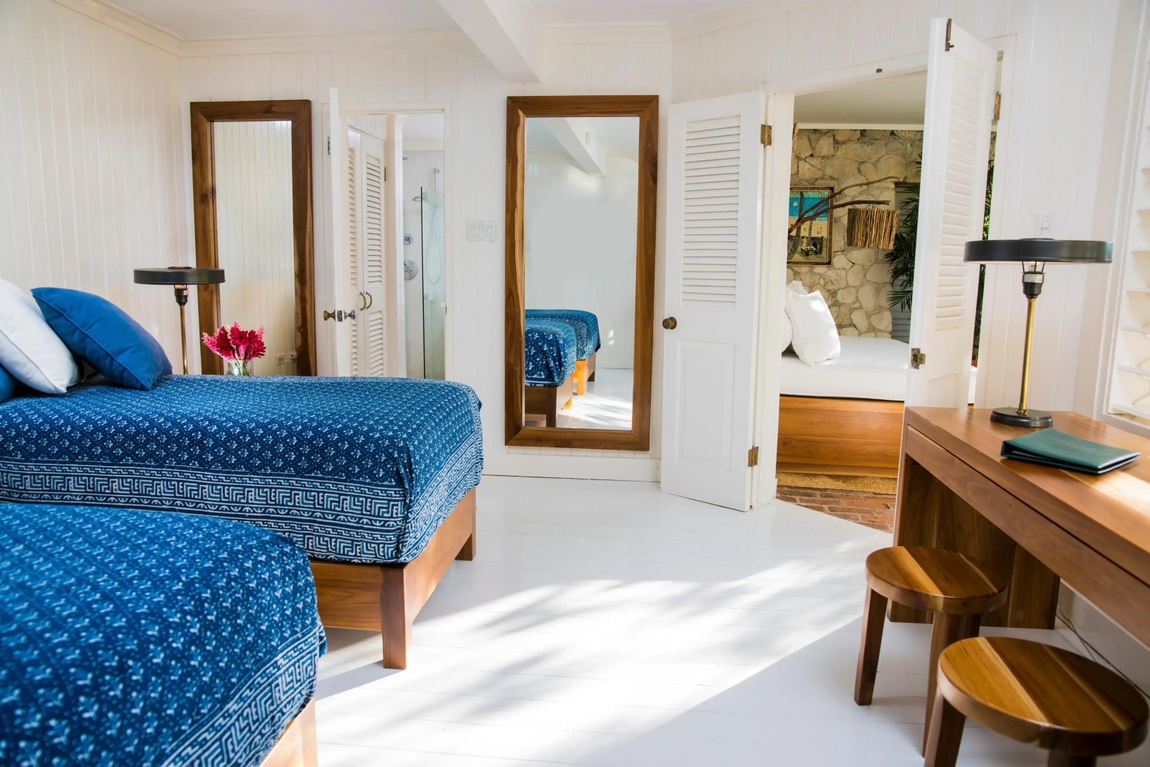 Round Hill Hotel And Villas