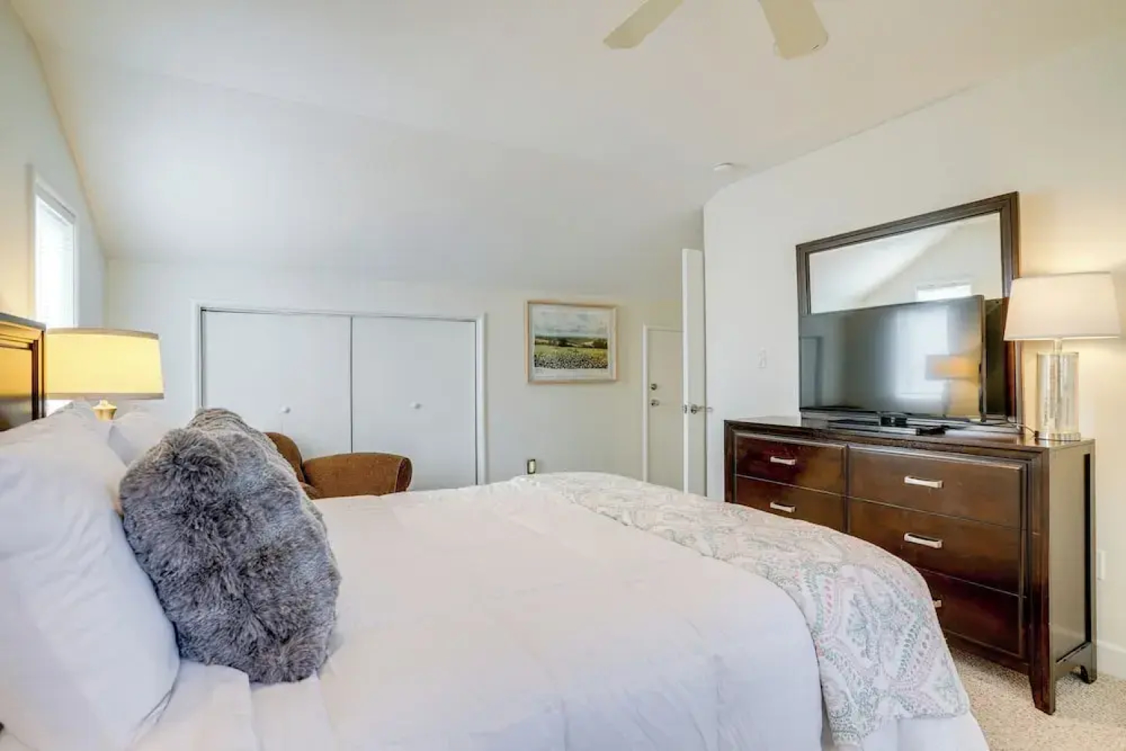 The White Elephant Inn Getaway w/ Pool & Hot Tub!