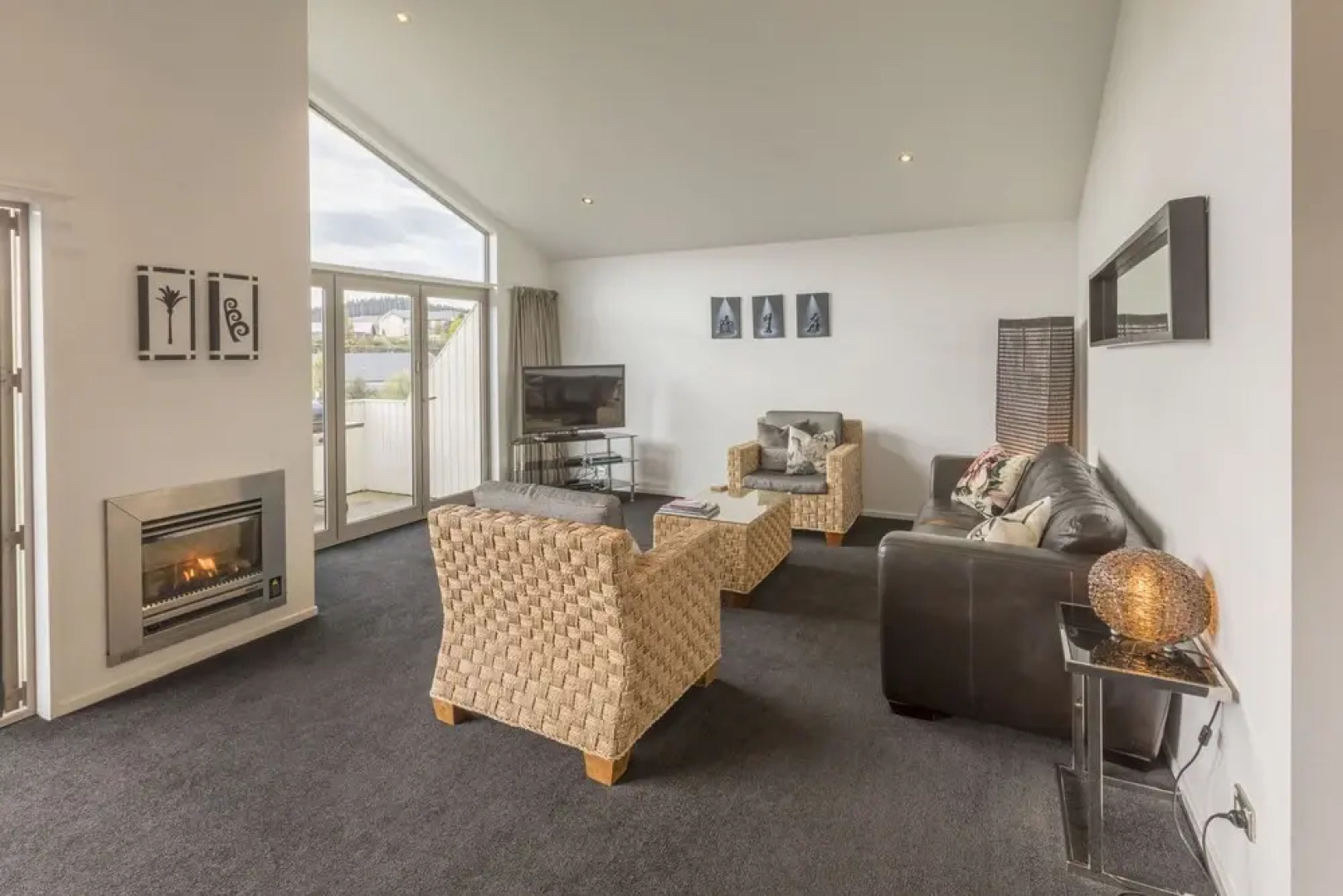 Toodle's Super Six in Wanaka w Mountain Views