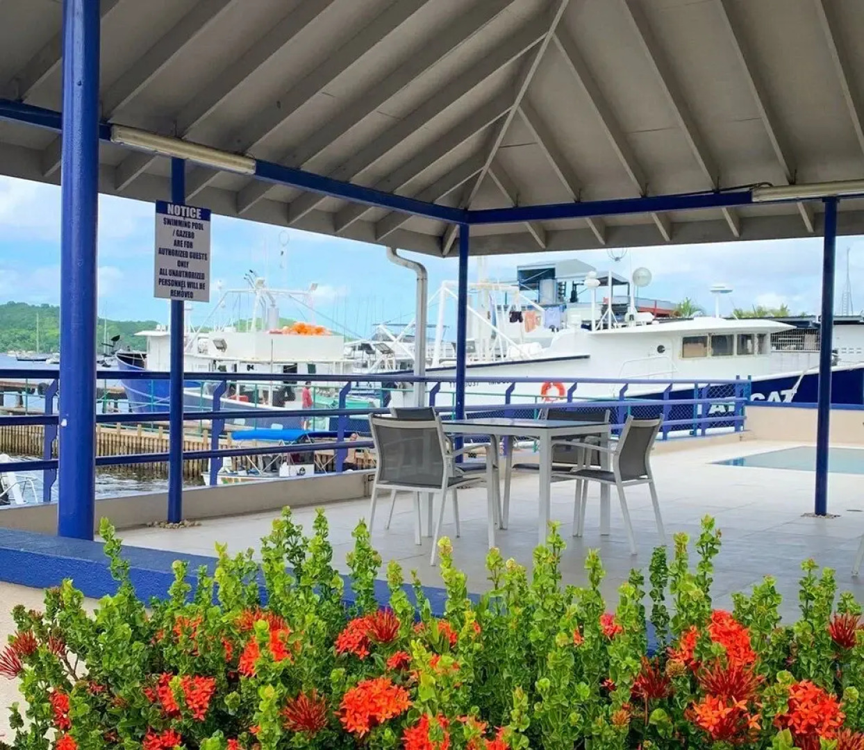 Coral Cove Marina Hotel