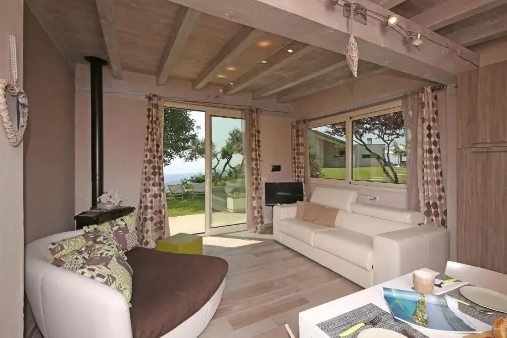 Villa Luna Stunning Modern Villa Shared Infinity Pool, Big garden, Fantastic lake view,AC,