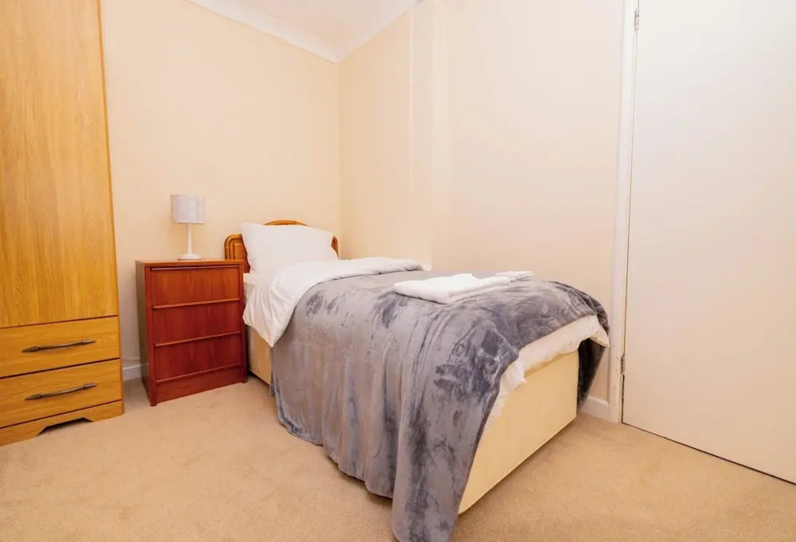 3 Bed - Sleeps 4 - Free Parking - Private Garden