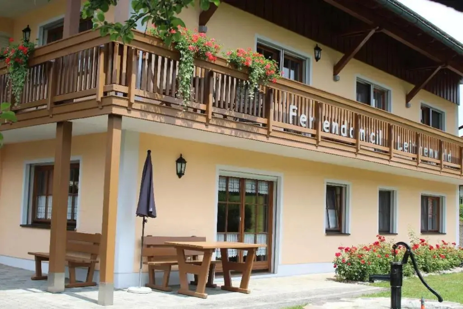 Ferienwohnungen Holzferienhäuser Leithenwald