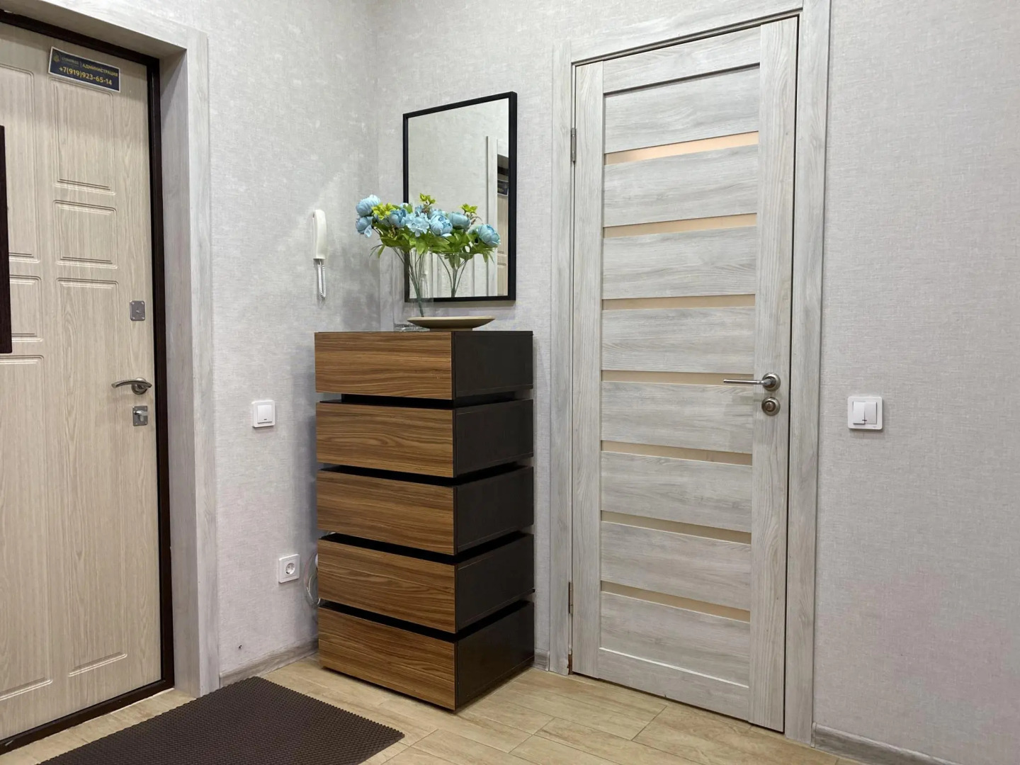 Compass (Компасс) на улице Дмитрия Менделеева