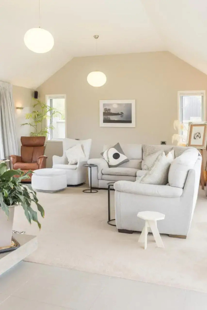 The Lakehouse - Cromwell Holiday Home