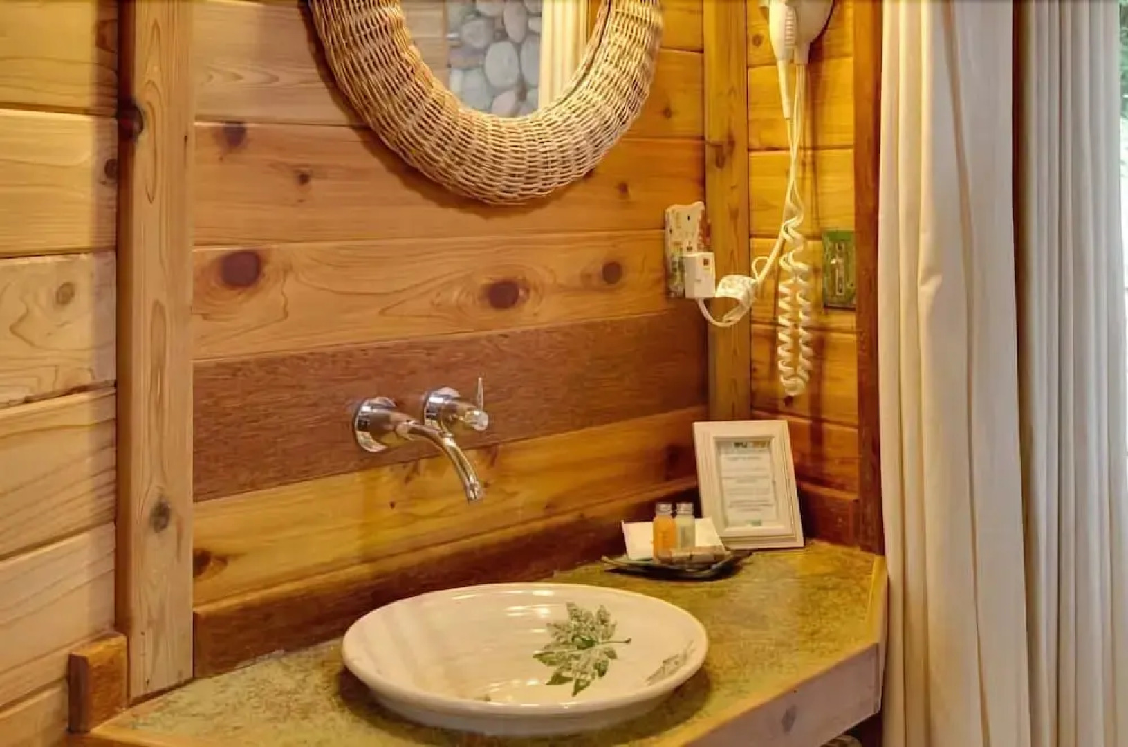 Stormking Hotel at Mt. Rainier