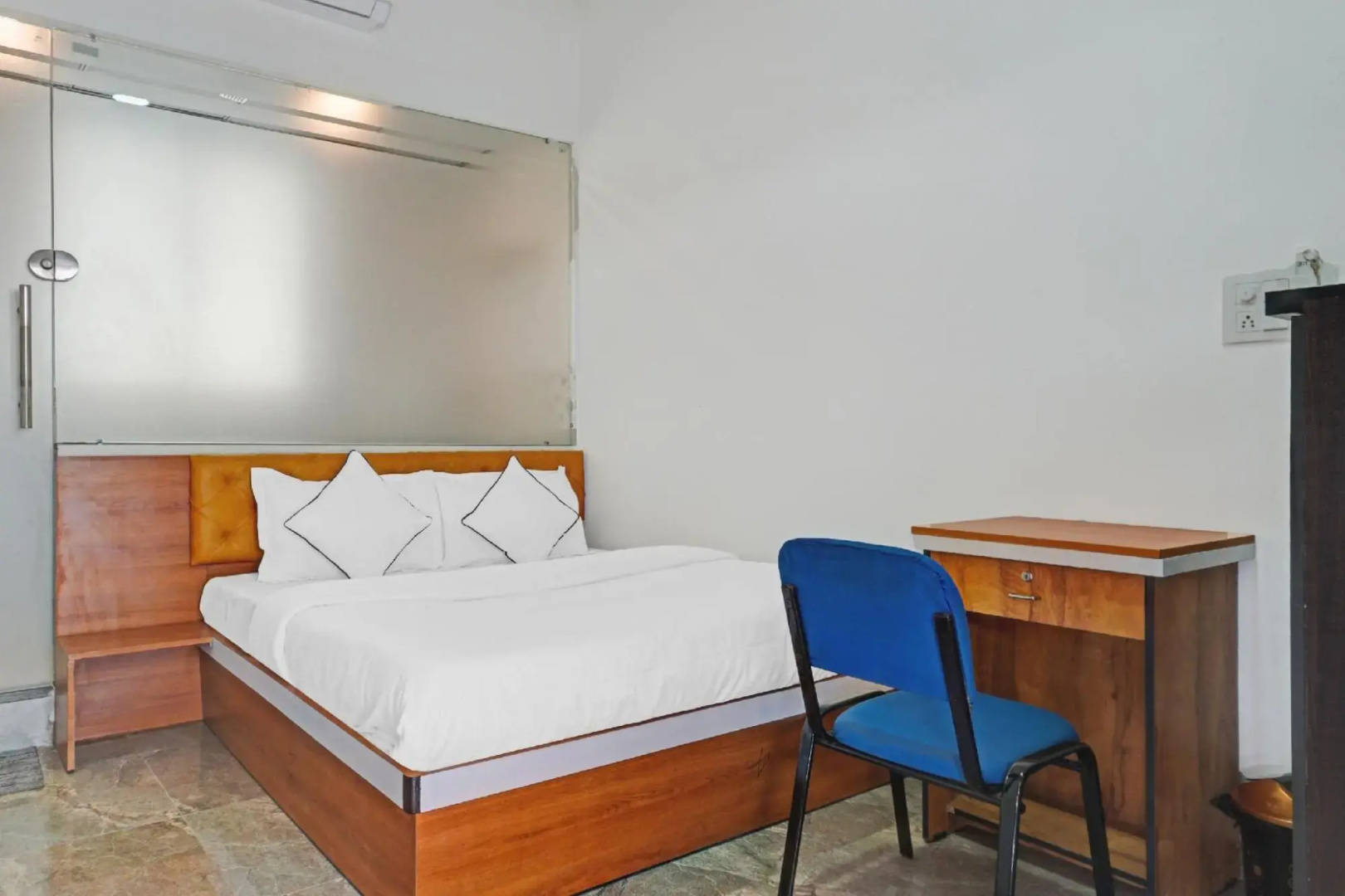 Capital O 85756 Hotel Santeria Inn