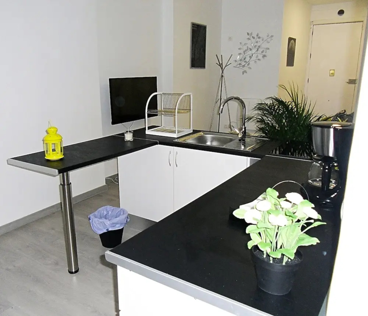 Bravo Murillo Apartment Center